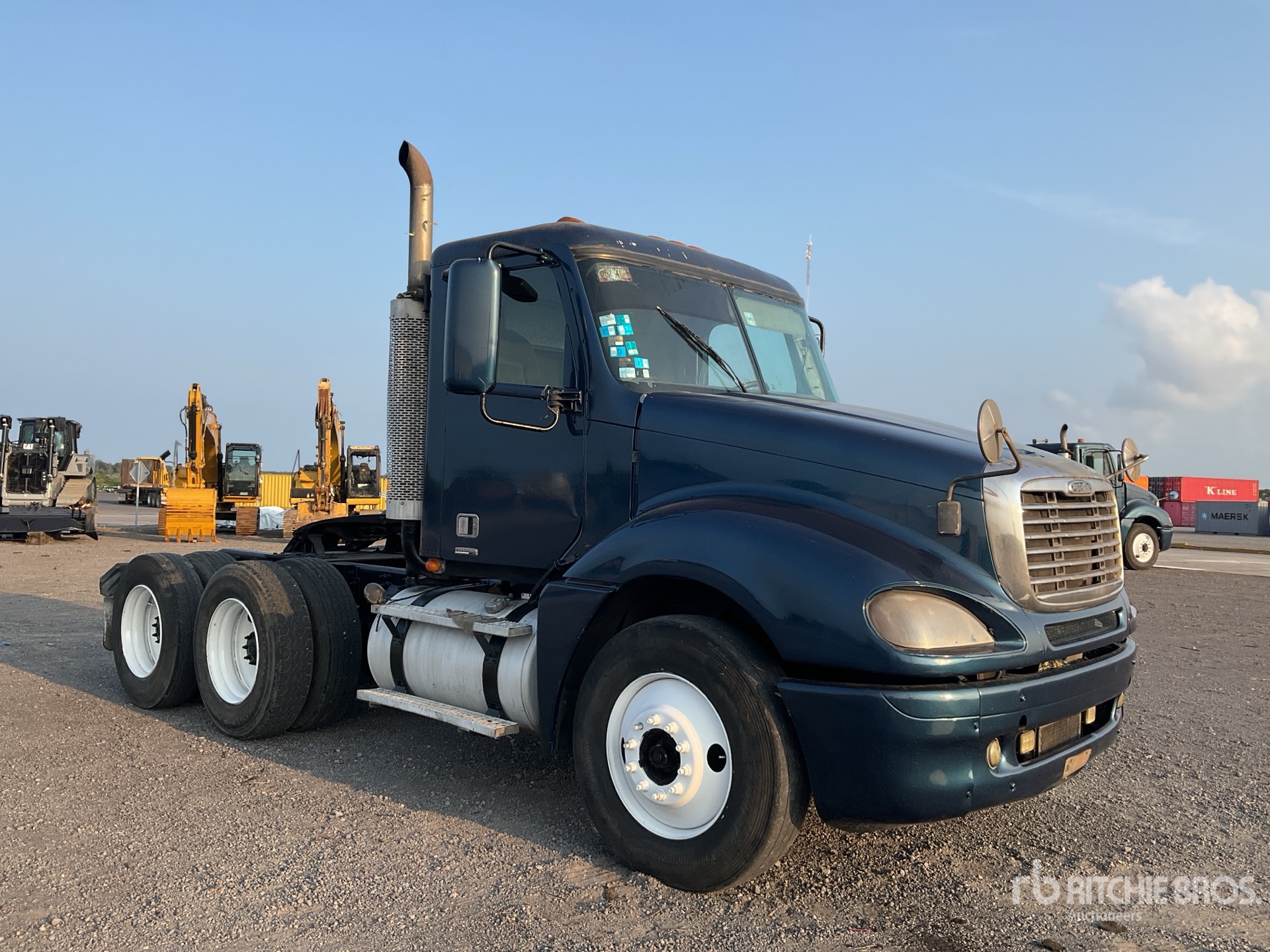 Aspect général with Image, coin avant droit