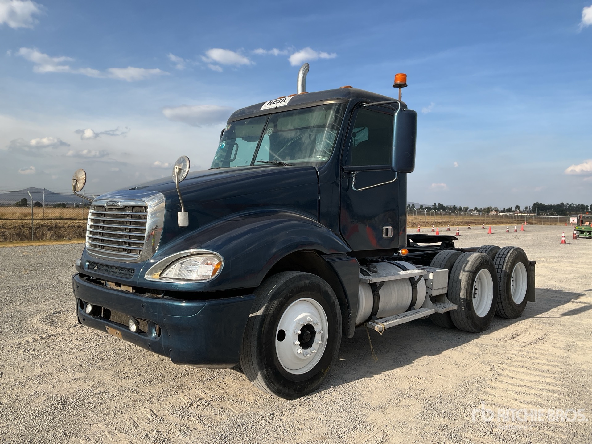 General Appearance with Foto, angolo anteriore sinistro