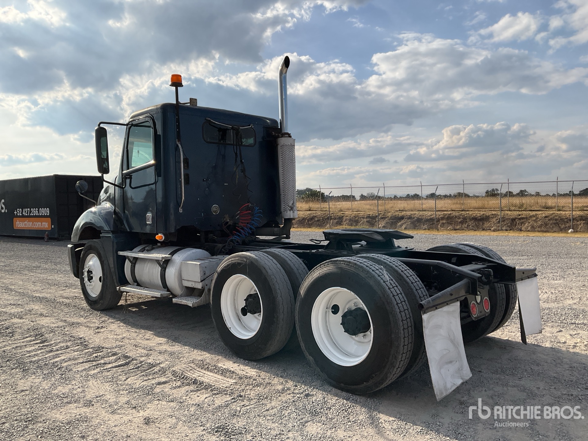 General Appearance with Foto, angolo posteriore sinistro