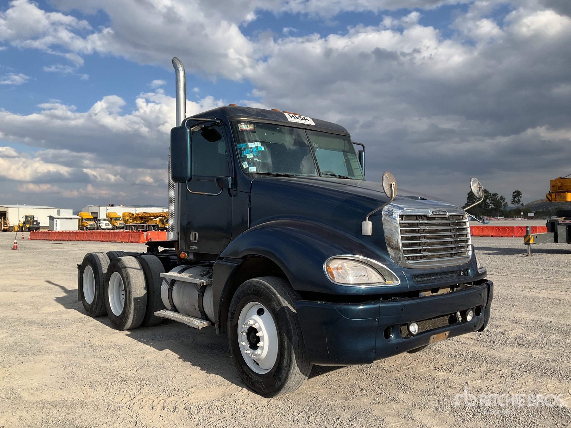 General Appearance with Foto, angolo anteriore destro