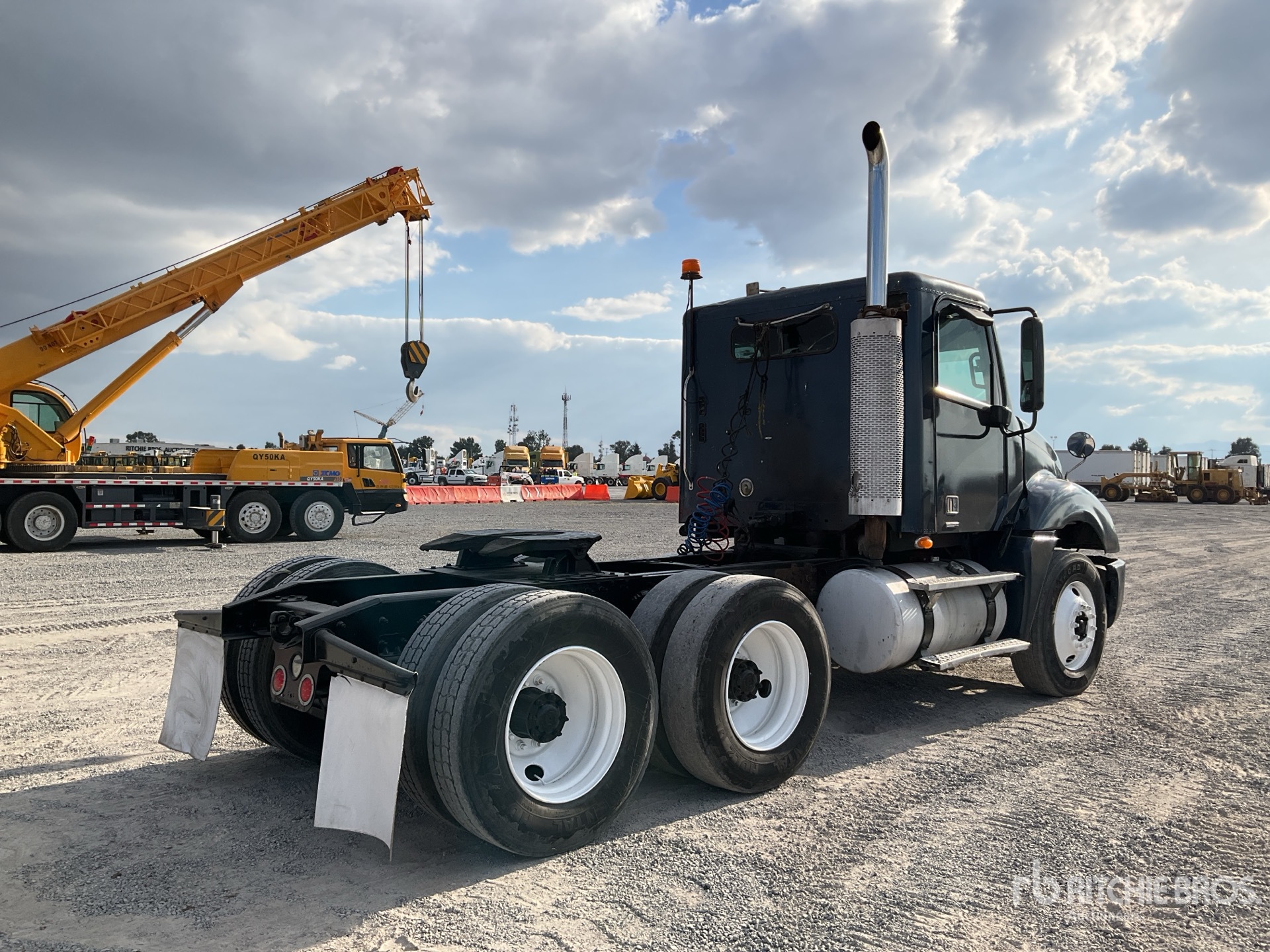 General Appearance with Foto, angolo anteriore sinistro