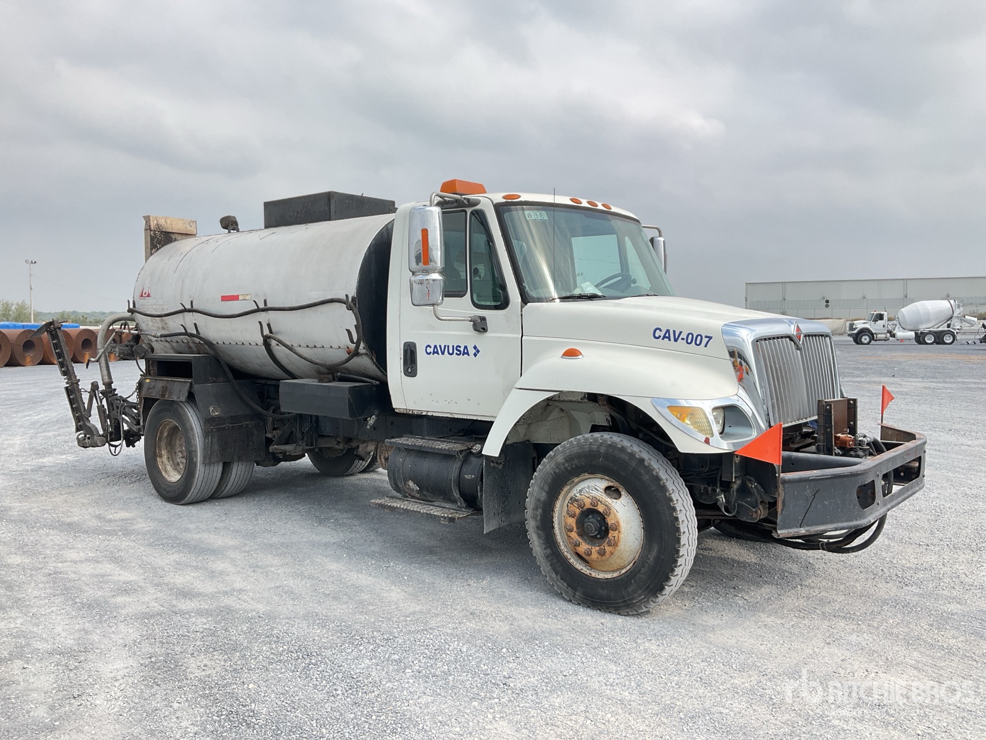 General Appearance with Bild, Ecke vorne rechts