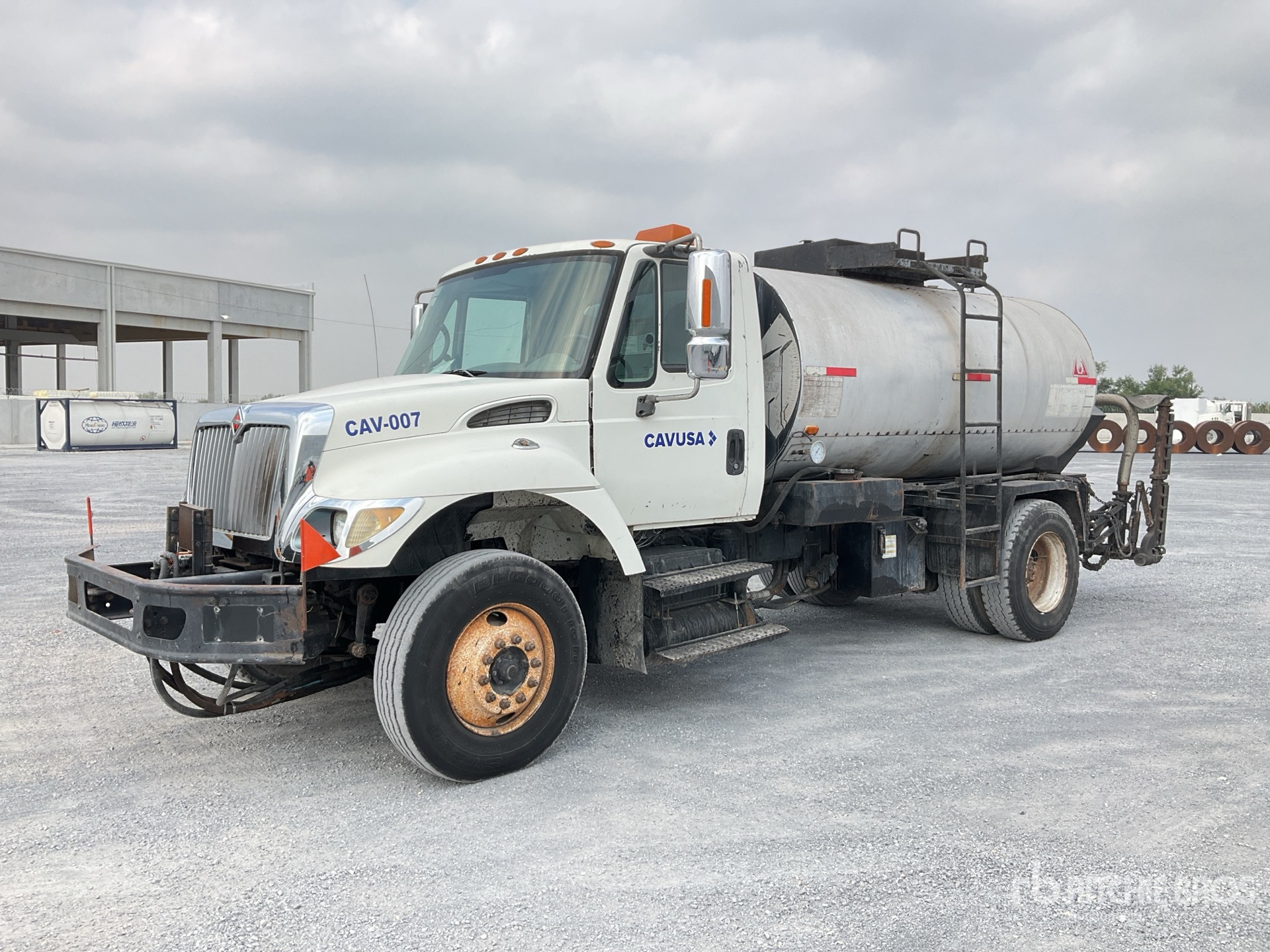 General Appearance with Bild, Ecke vorne links