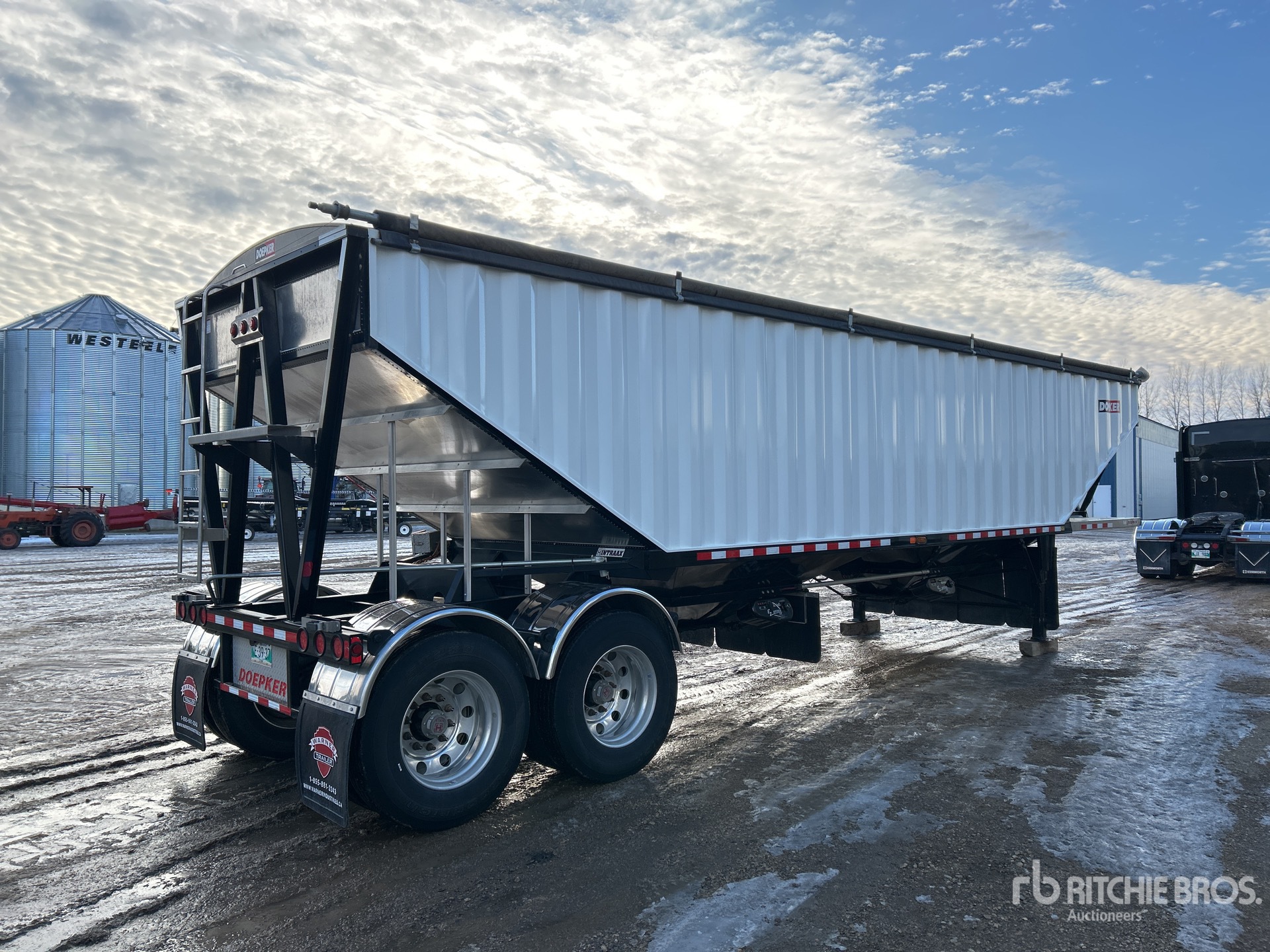 Aspect général with Image, coin arrière droit