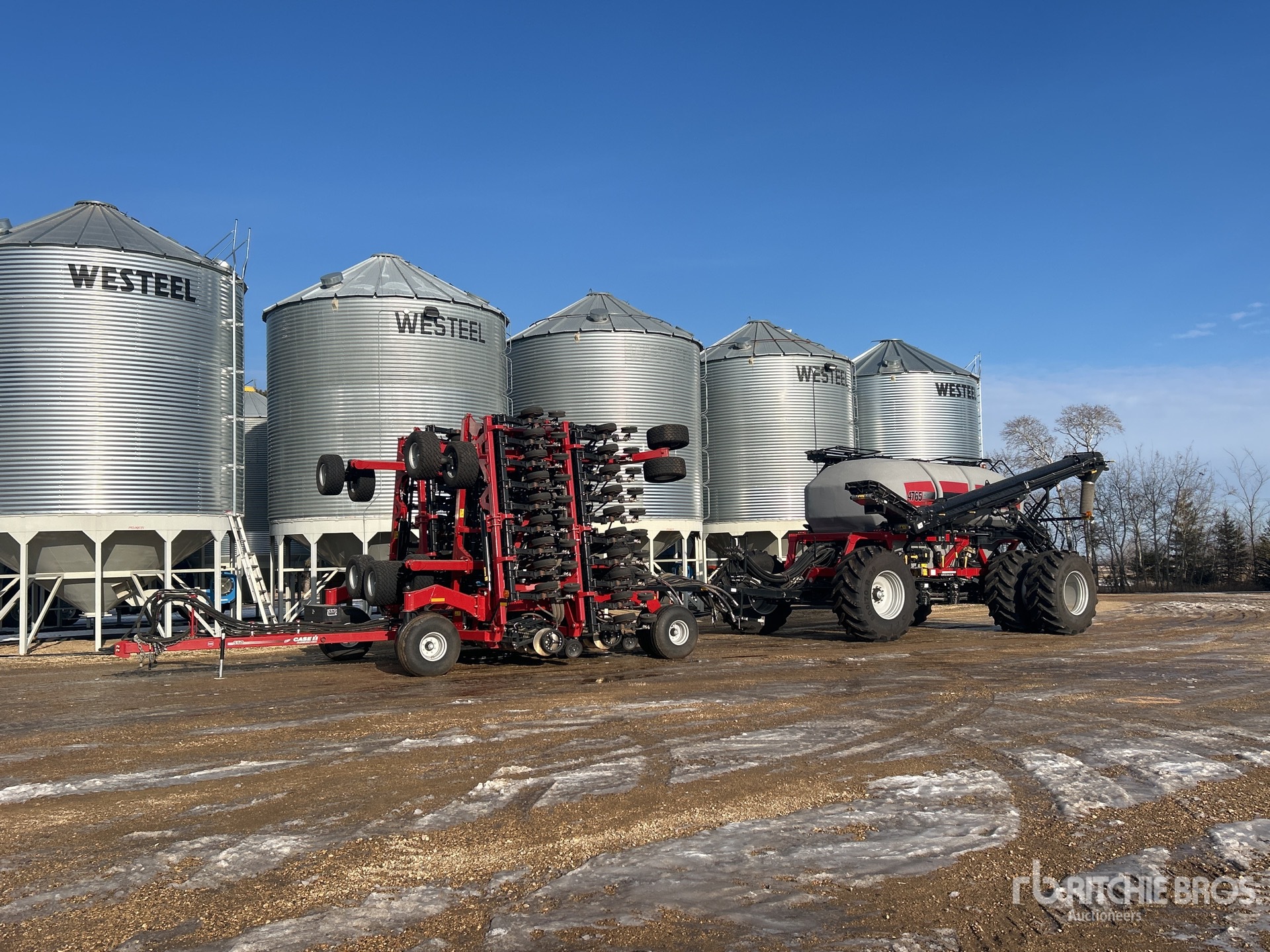 General Appearance with Bild, Ecke vorne links