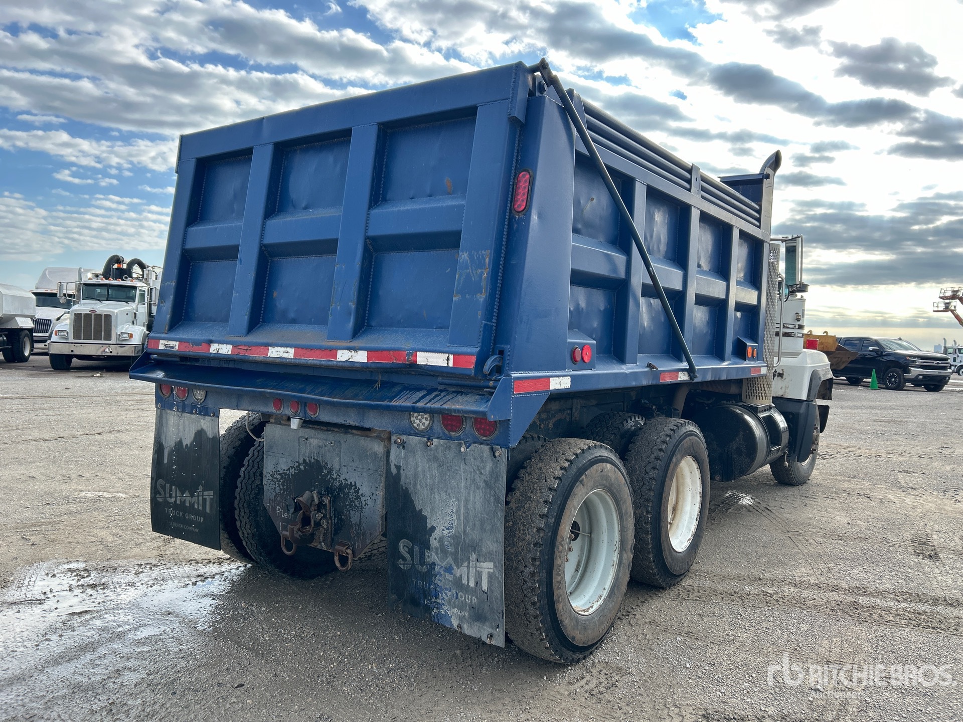 General Appearance with Foto, angolo anteriore sinistro