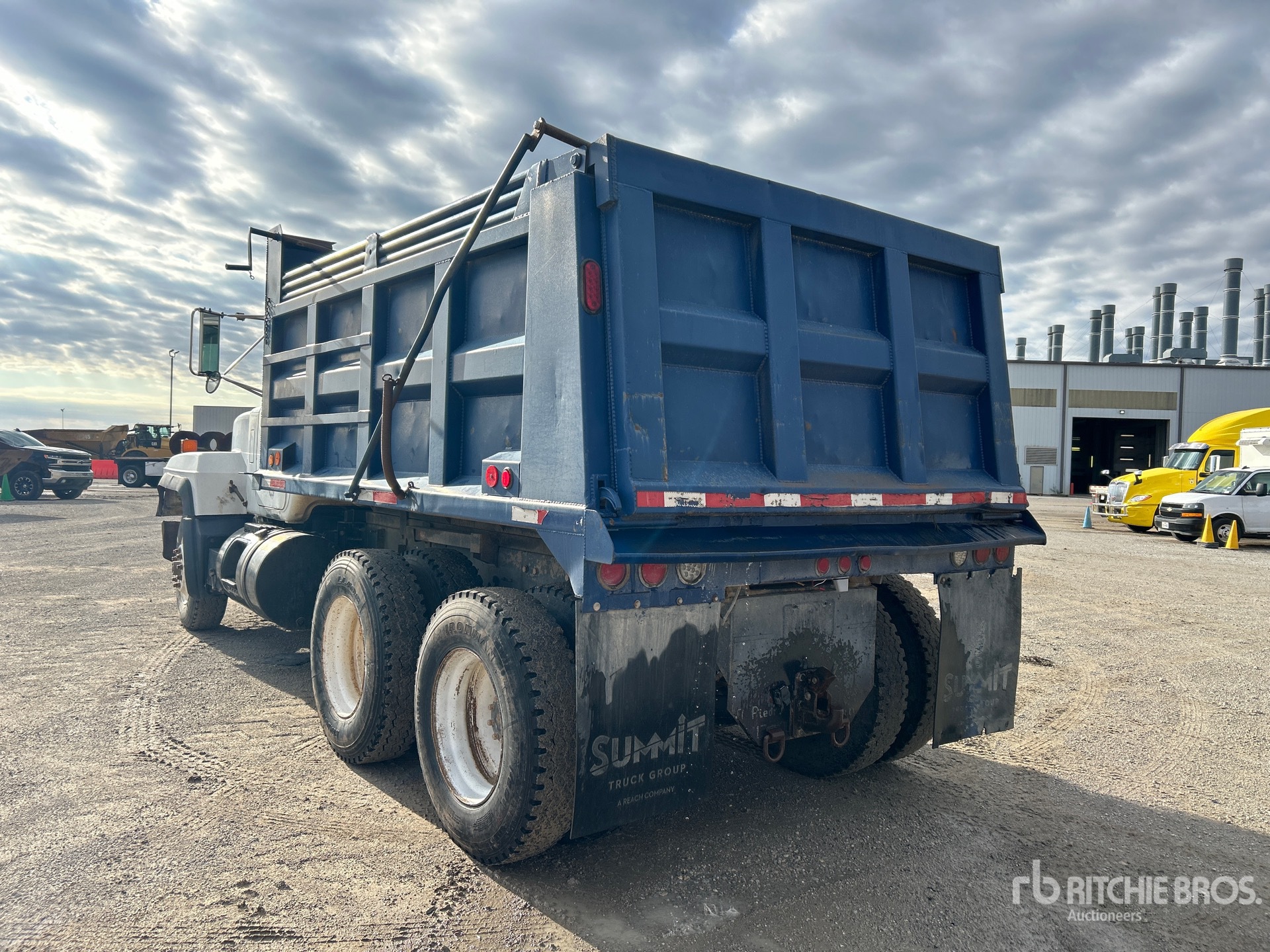 General Appearance with Foto, angolo posteriore sinistro