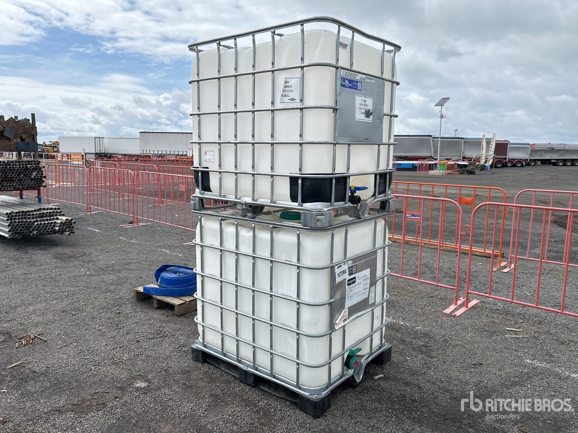 General Appearance with Foto, angolo anteriore sinistro