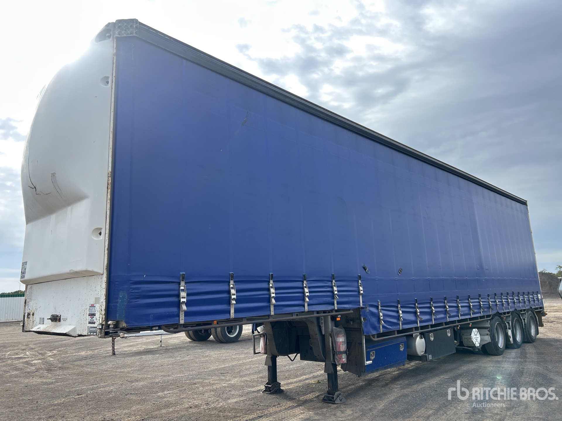 General Appearance with Picture, Right Front Corner