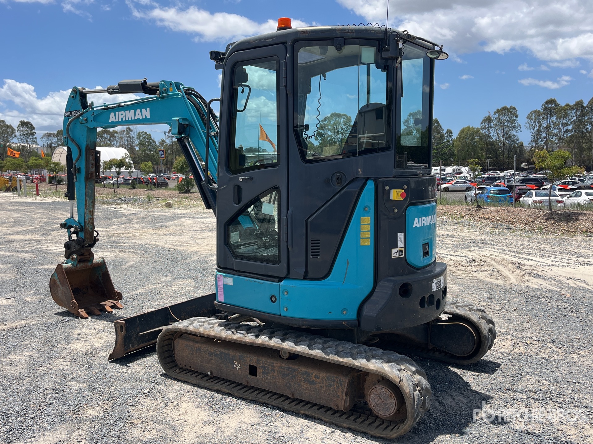 General Appearance with Foto, angolo posteriore sinistro