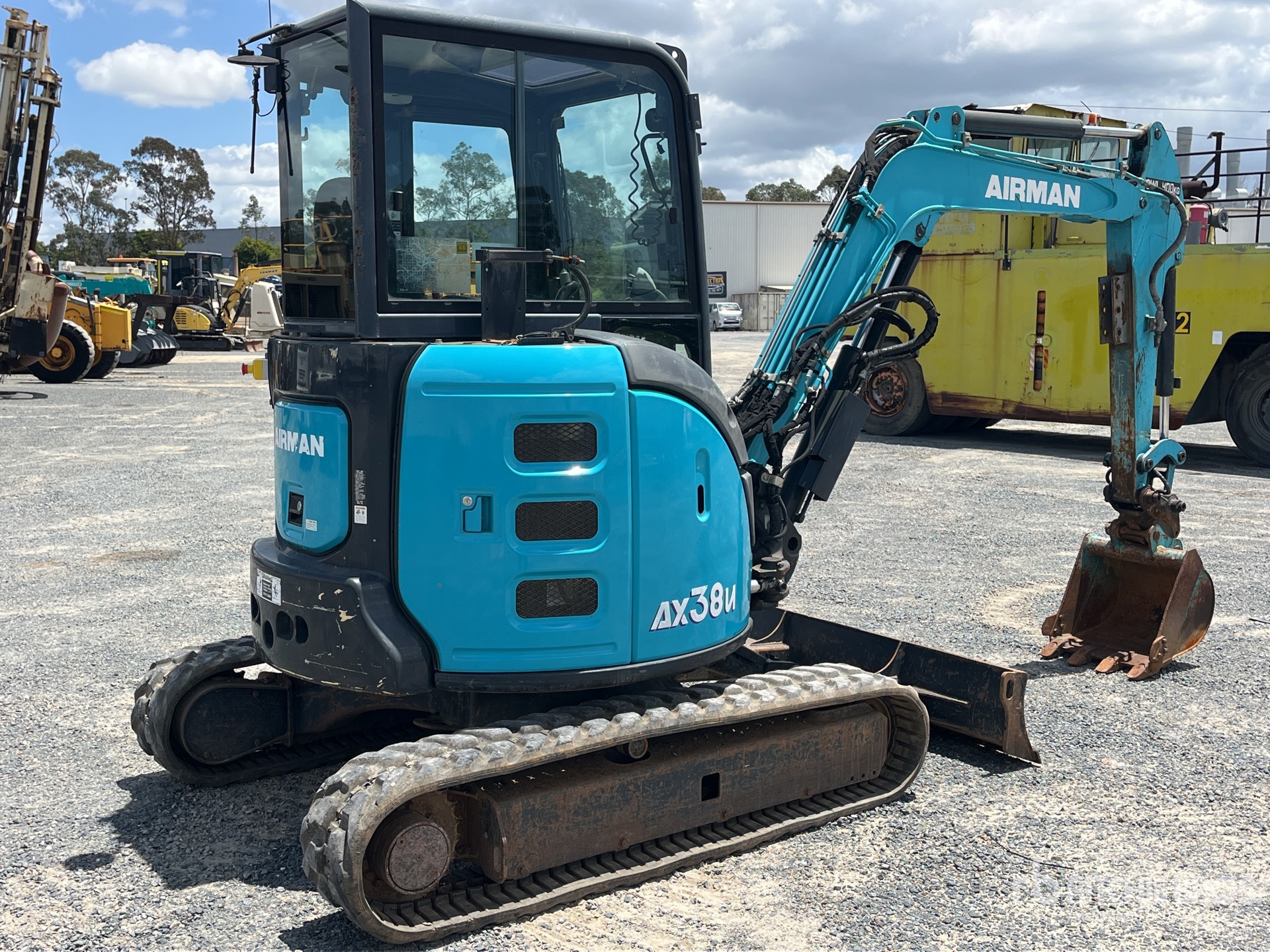 General Appearance with Foto, angolo anteriore sinistro