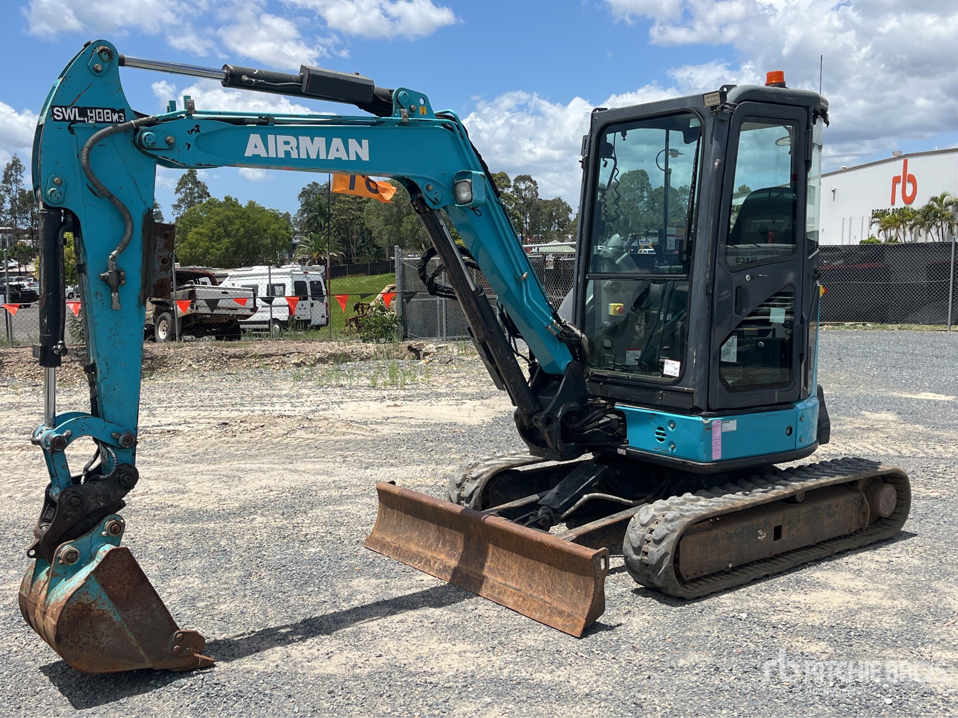 General Appearance with Foto, angolo anteriore sinistro