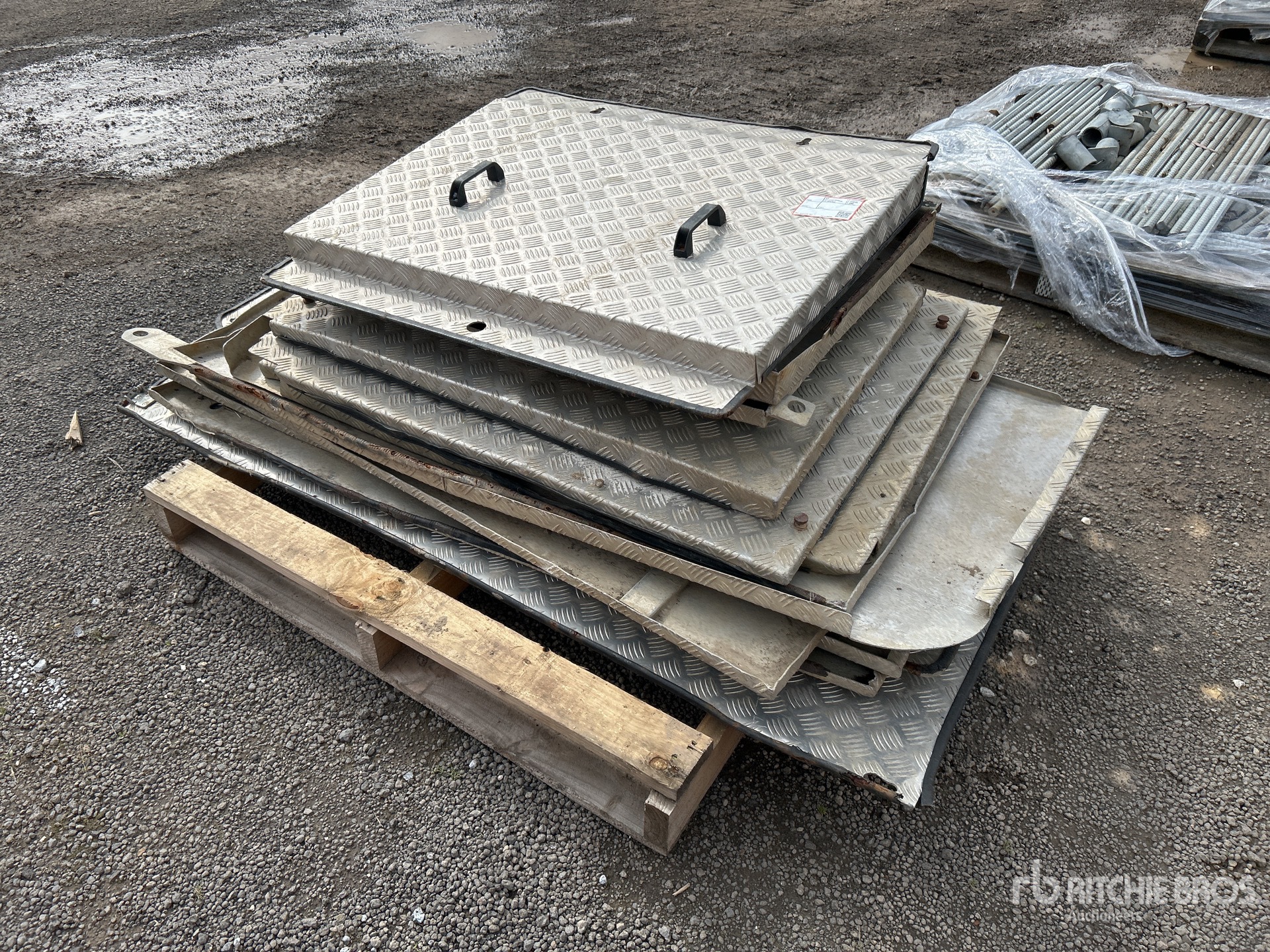 General Appearance with Bild, Ecke vorne rechts