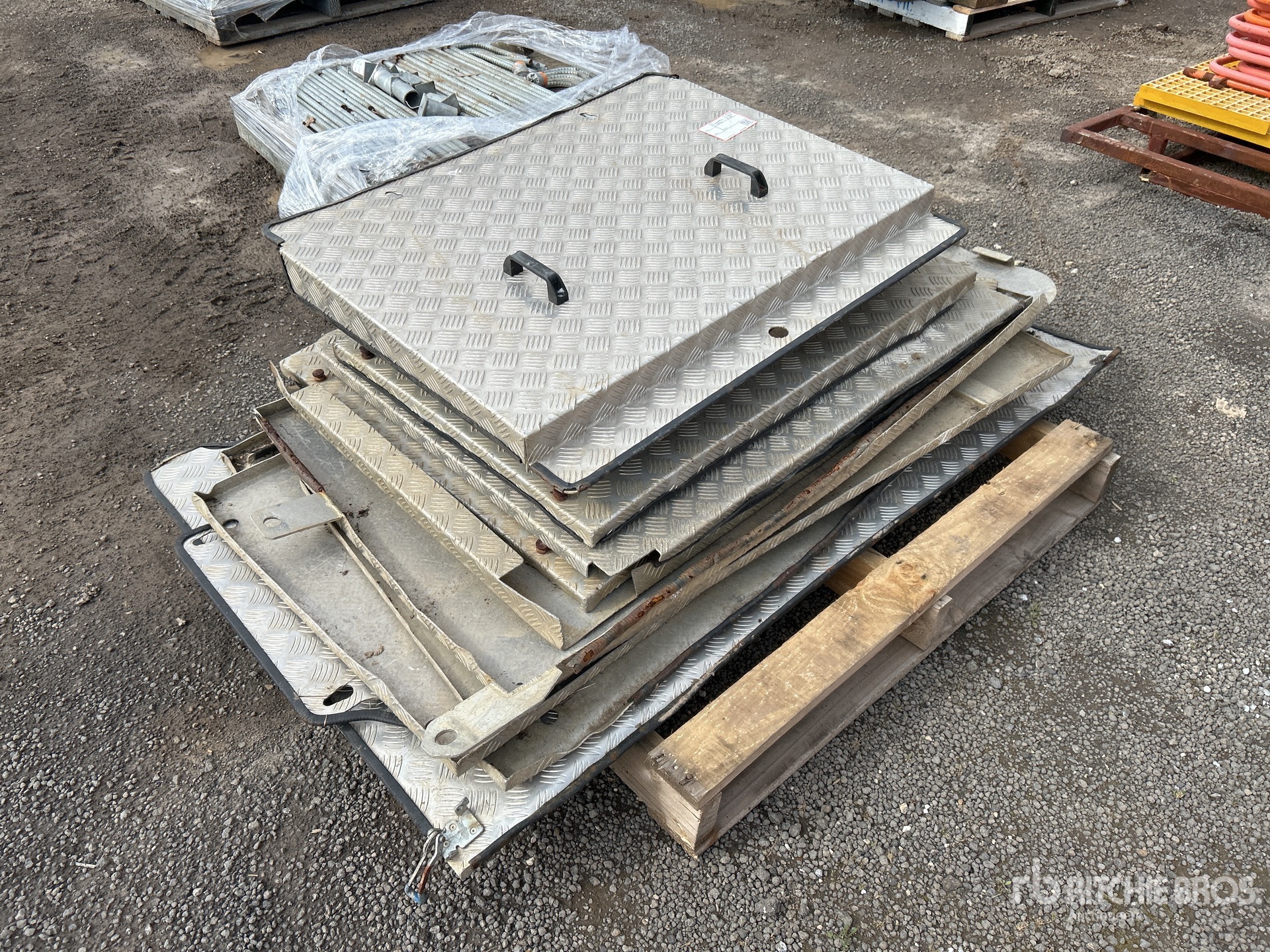 General Appearance with Bild, Ecke hinten rechts