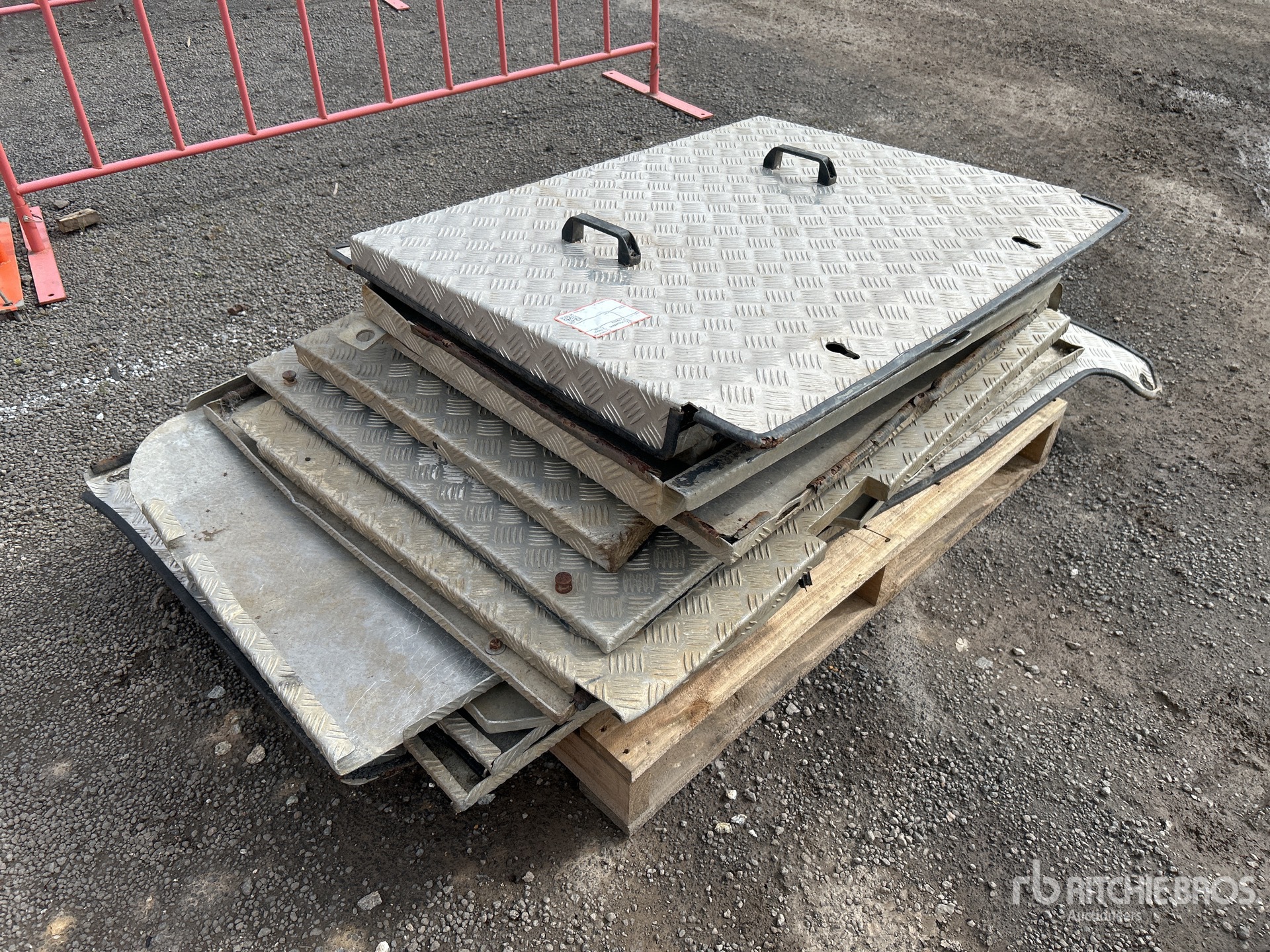 General Appearance with Bild, Ecke vorne links