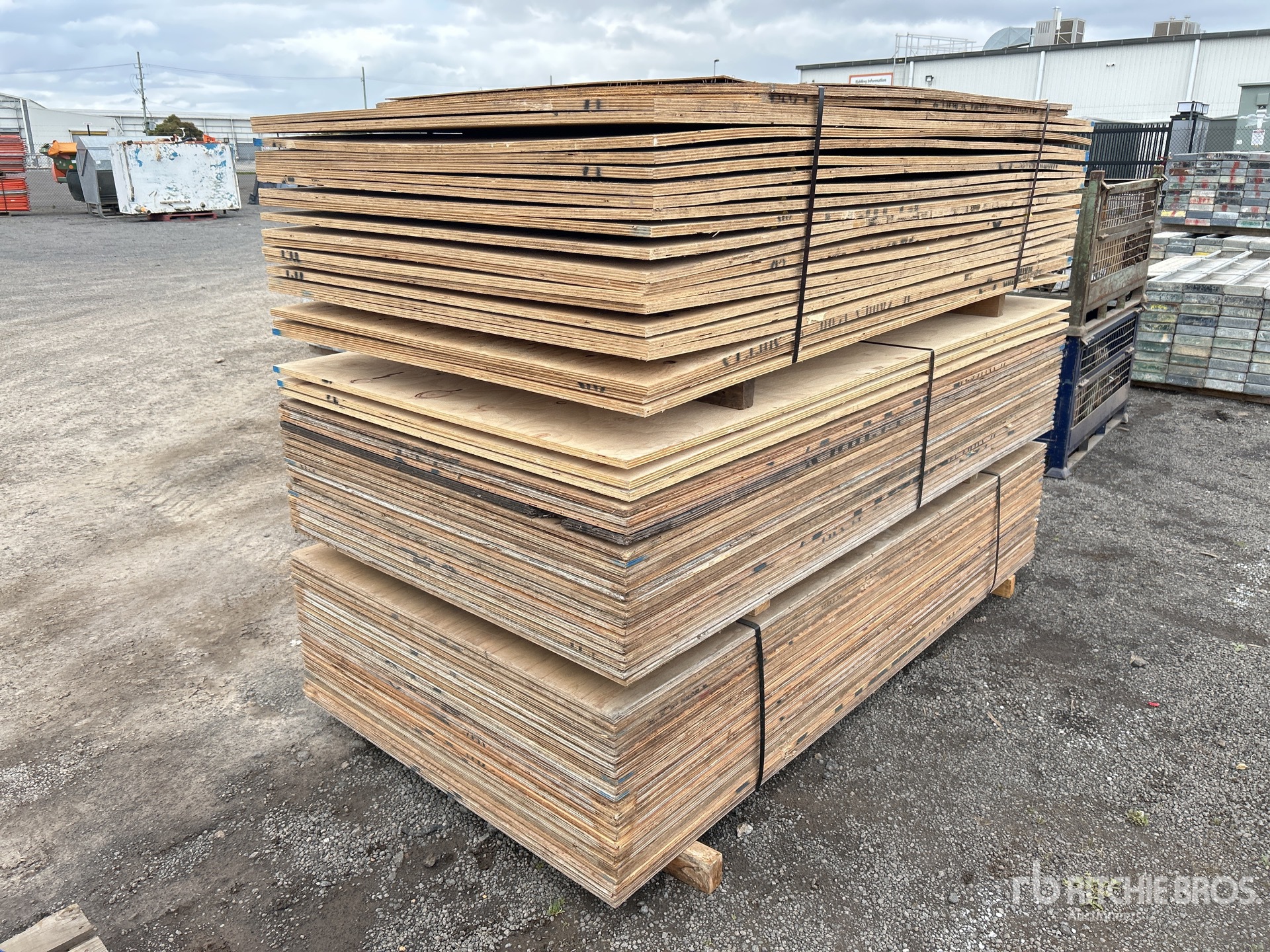 General Appearance with Bild, Ecke hinten links