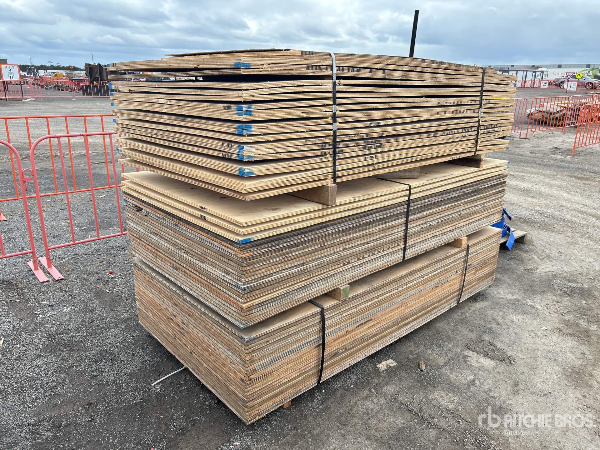 General Appearance with Bild, Ecke vorne rechts