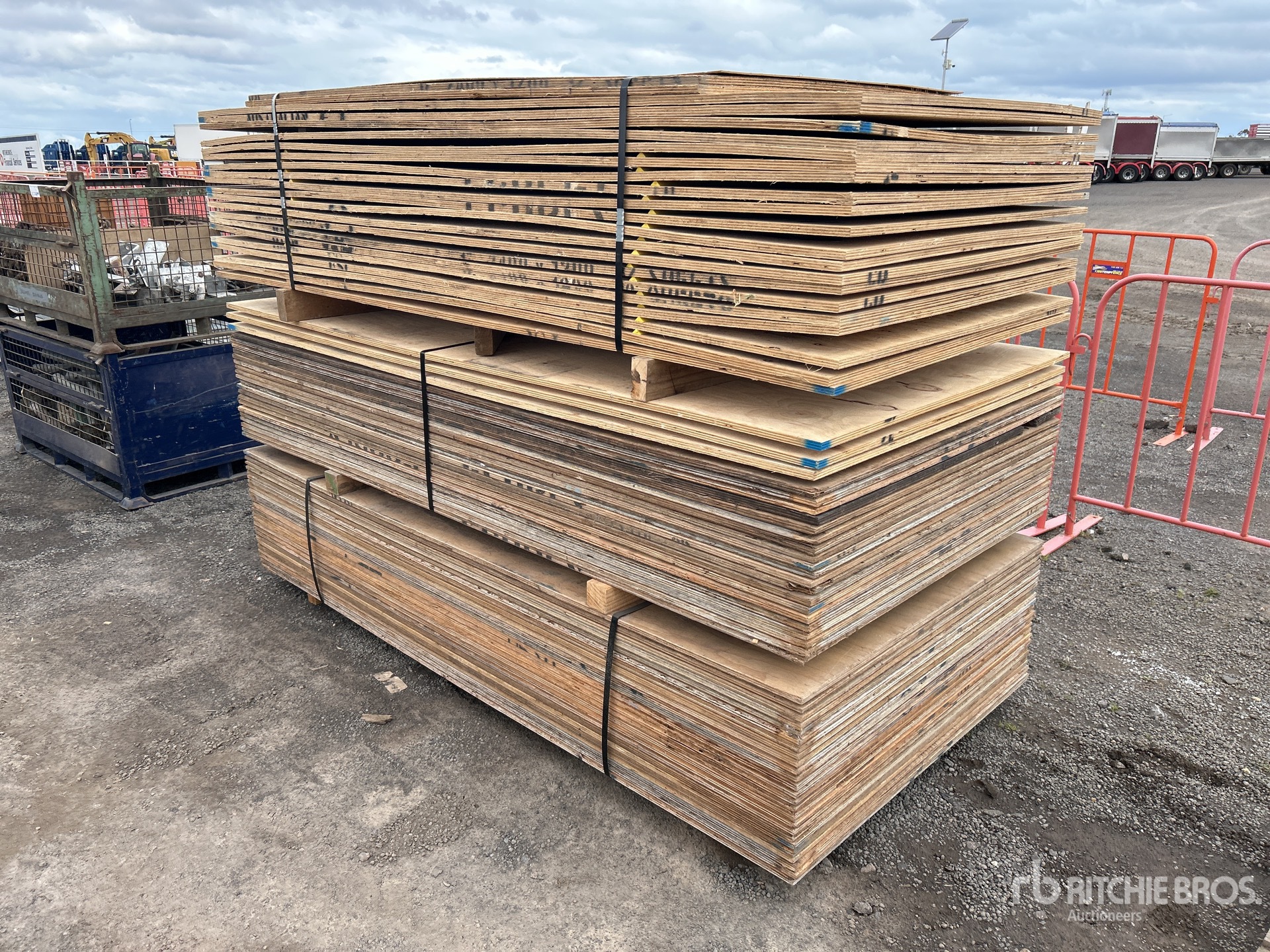 General Appearance with Bild, Ecke vorne links