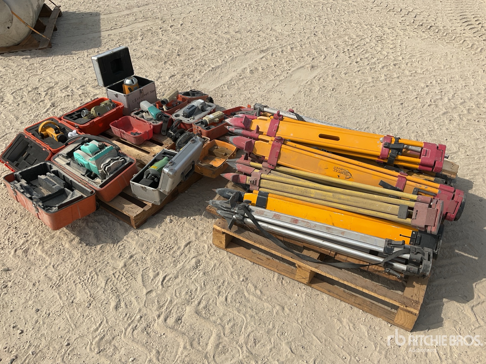 General Appearance with Bild, Ecke hinten links