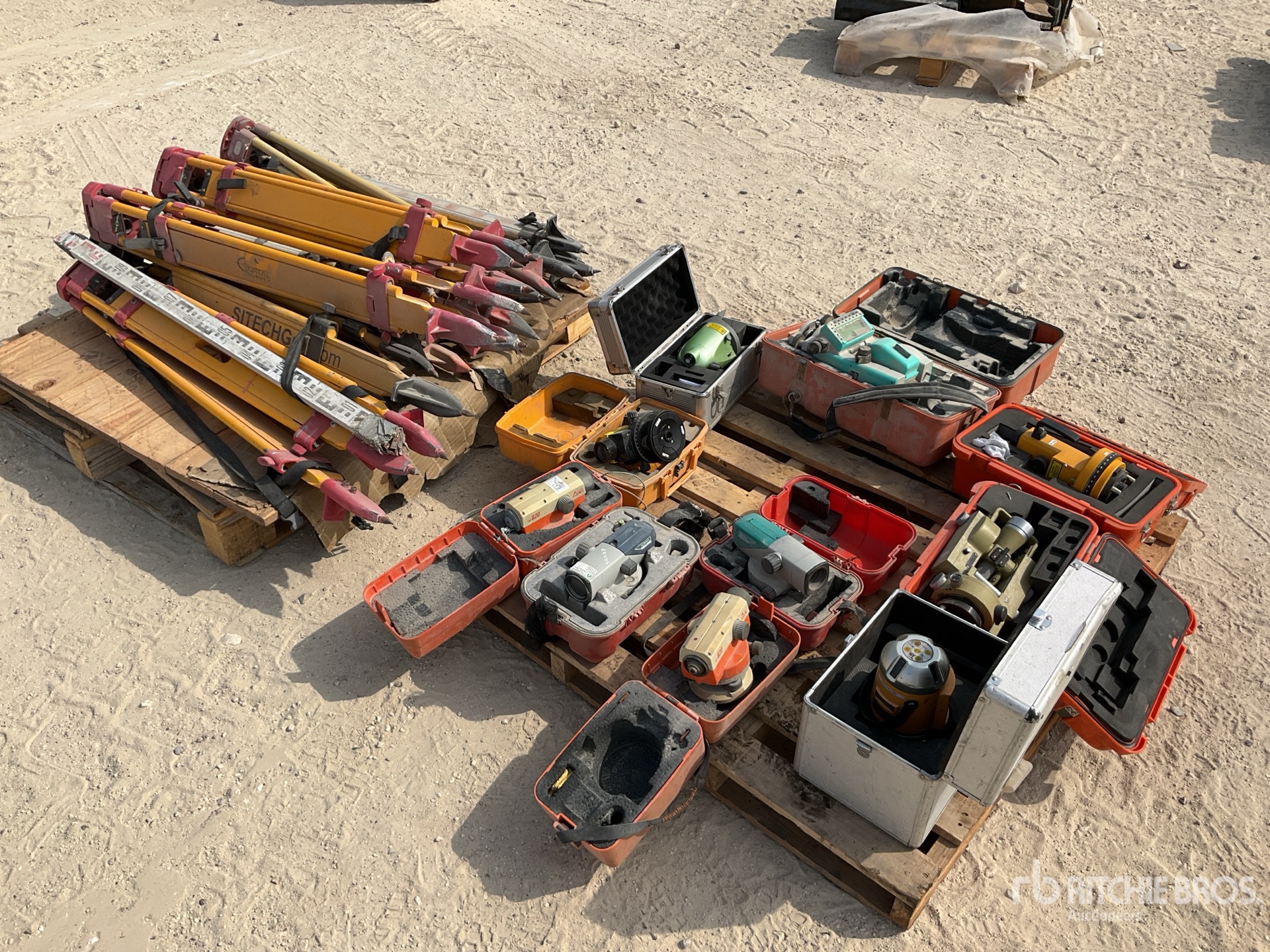 General Appearance with Bild, Ecke vorne rechts