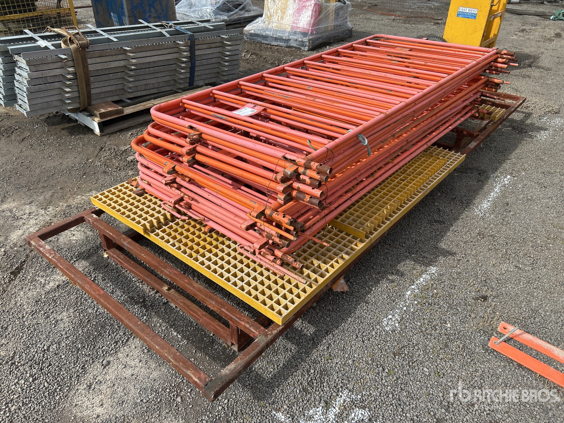 General Appearance with Bild, Ecke hinten links