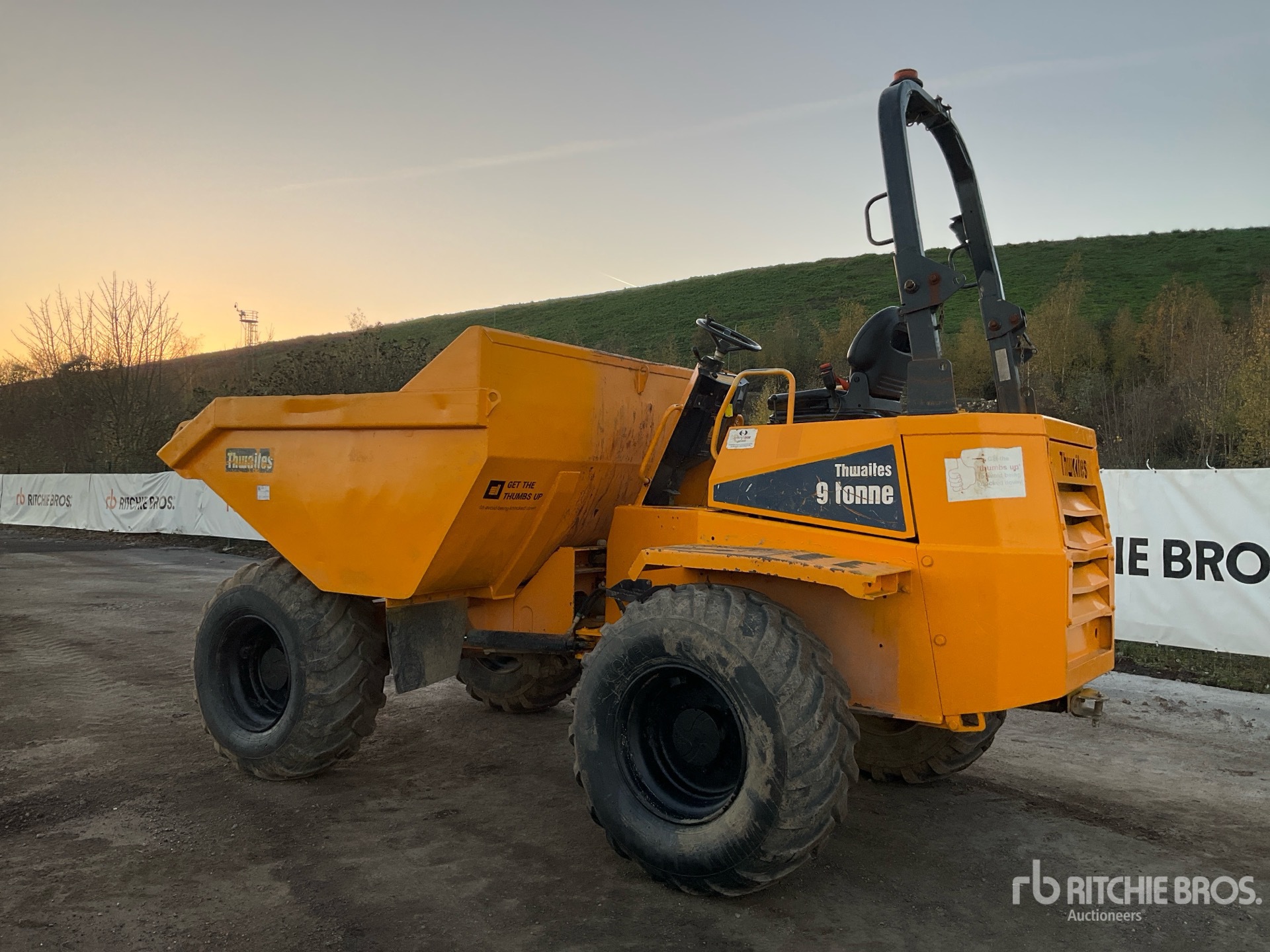 General Appearance with Bild, Ecke hinten links