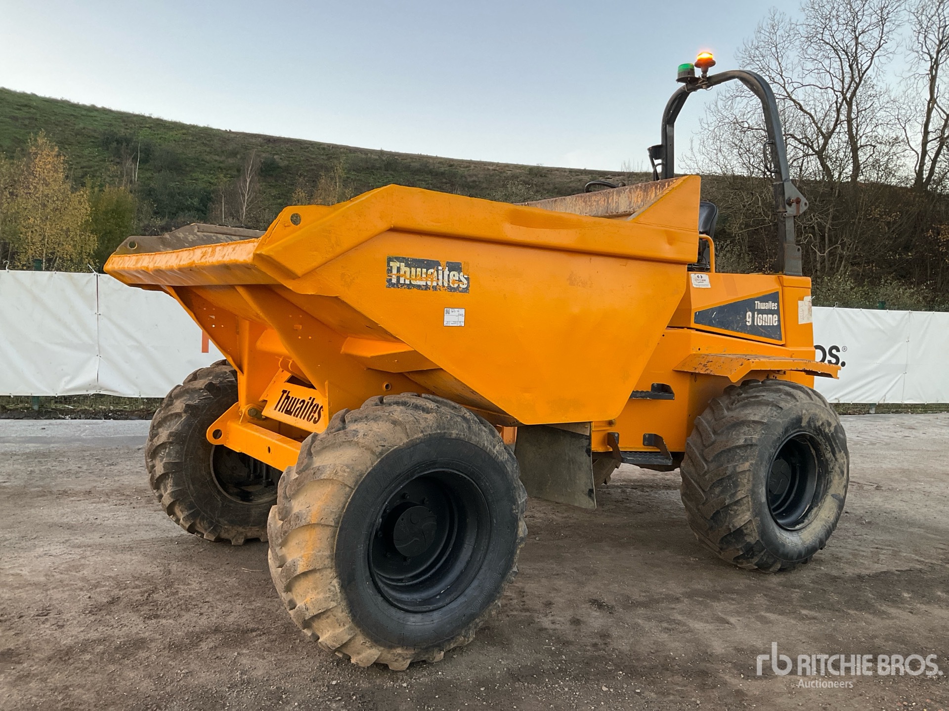 General Appearance with Bild, Ecke vorne links