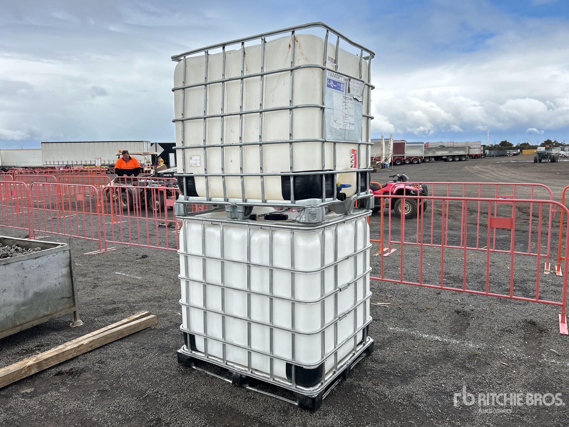 General Appearance with Foto, angolo anteriore sinistro