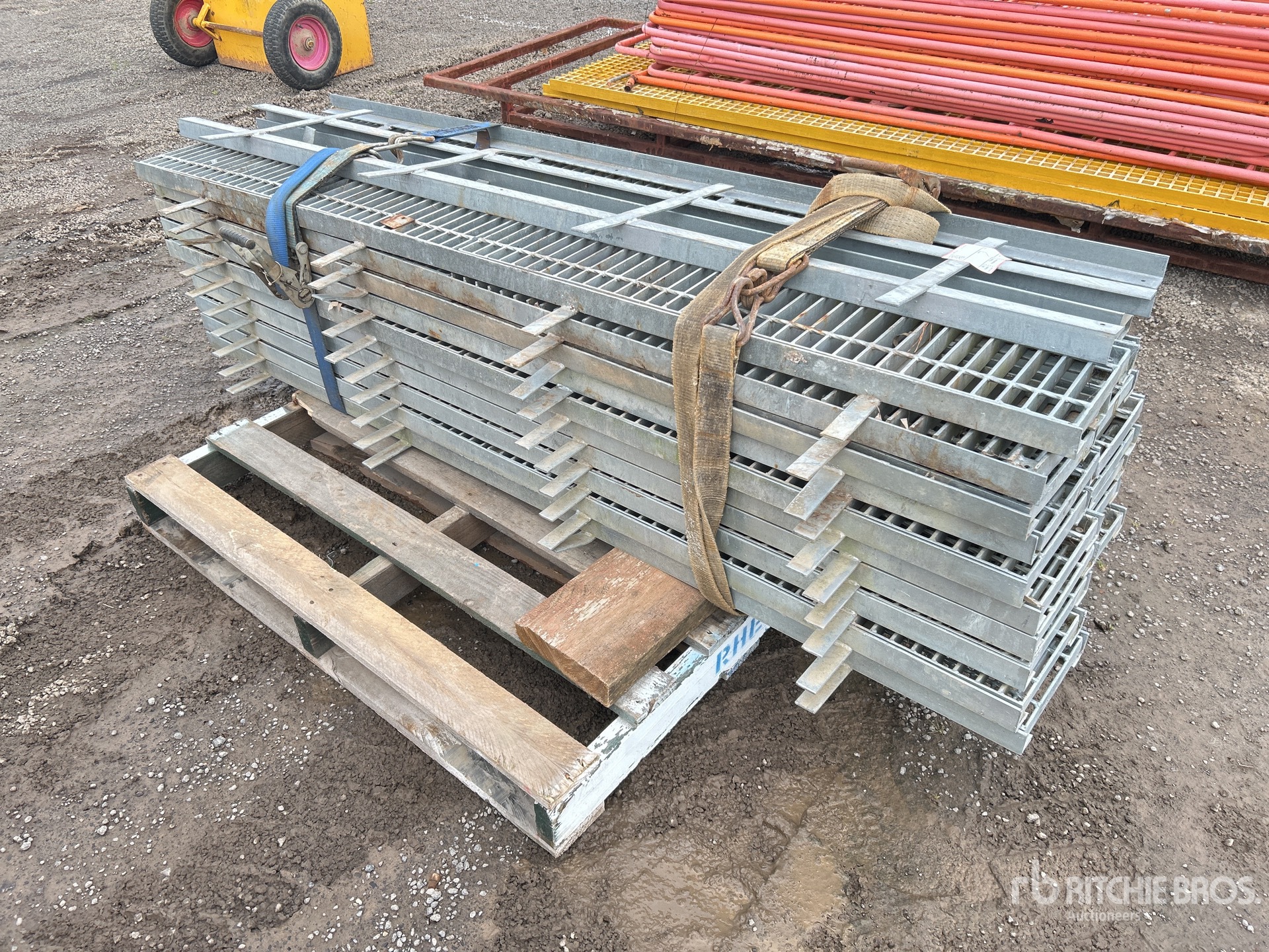 General Appearance with Foto, angolo posteriore sinistro