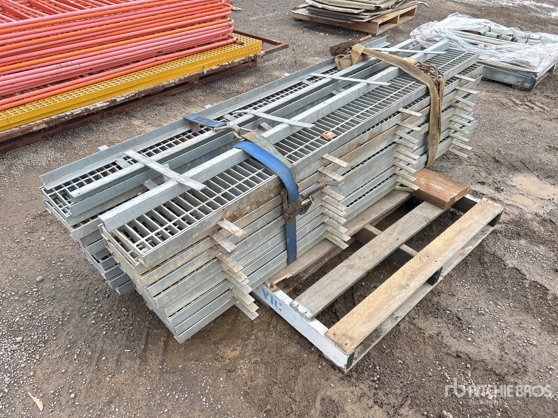 General Appearance with Foto, angolo anteriore sinistro