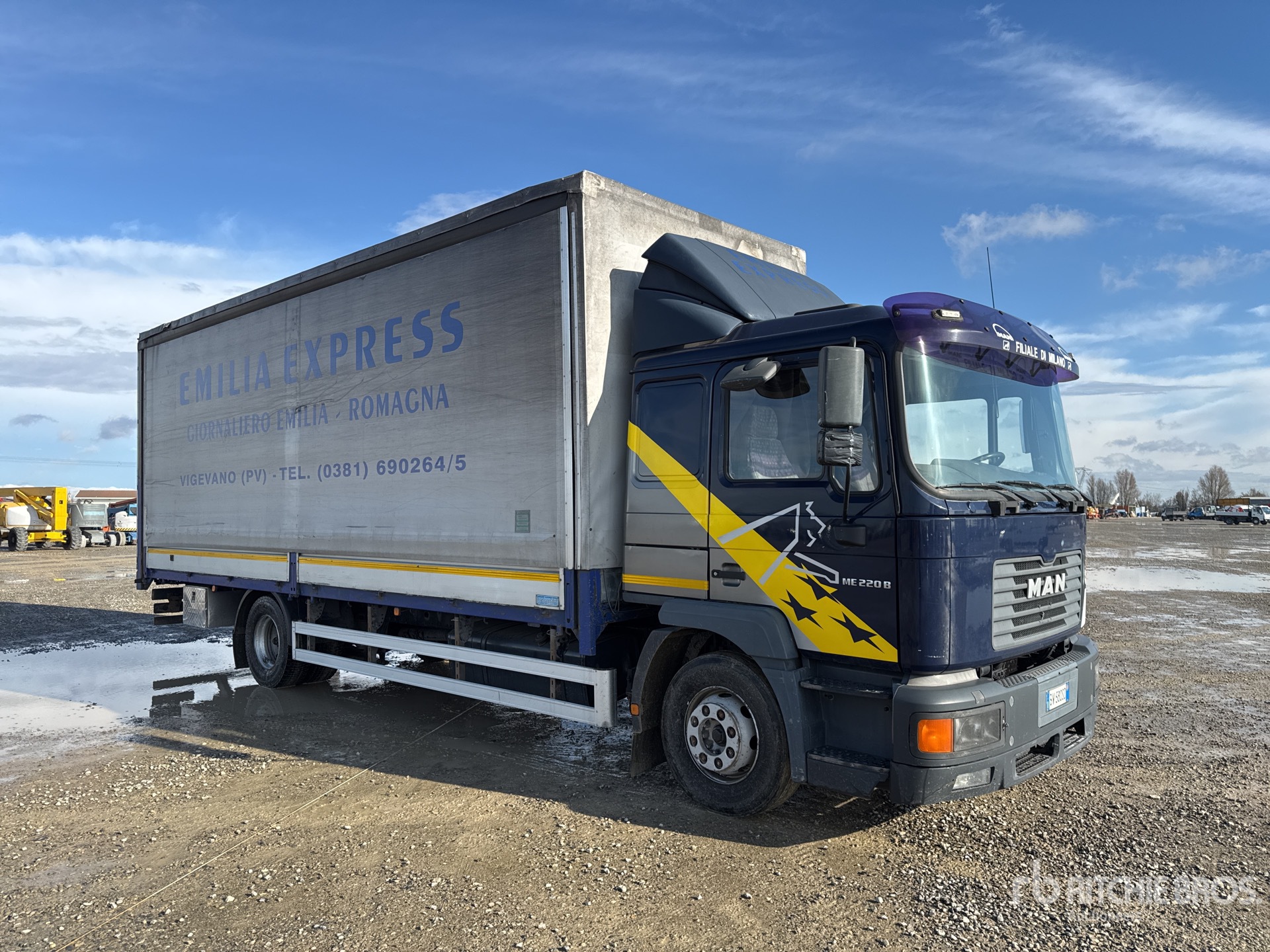 Aspect général with Image, coin avant droit