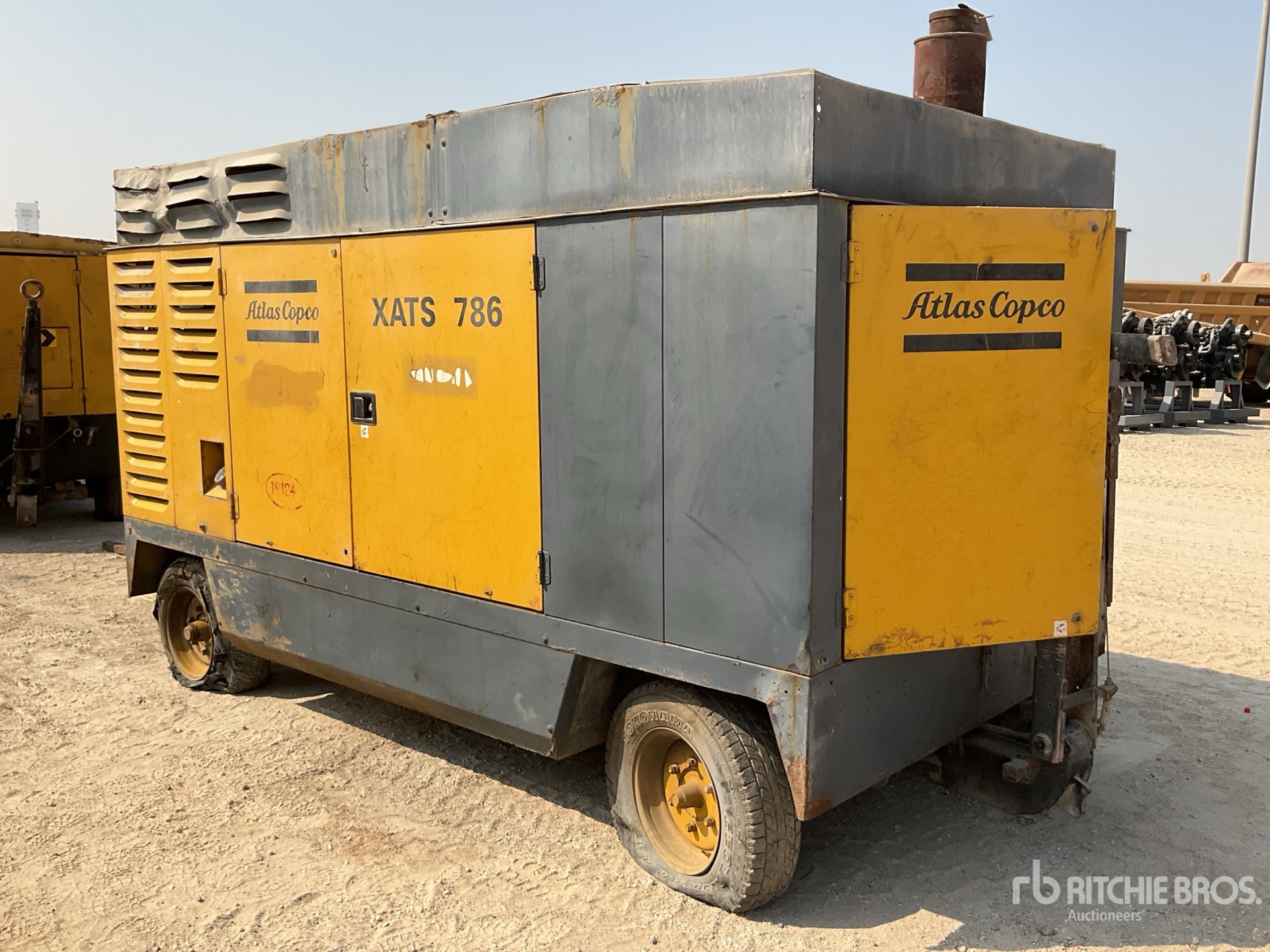 General Appearance with Foto, angolo anteriore destro