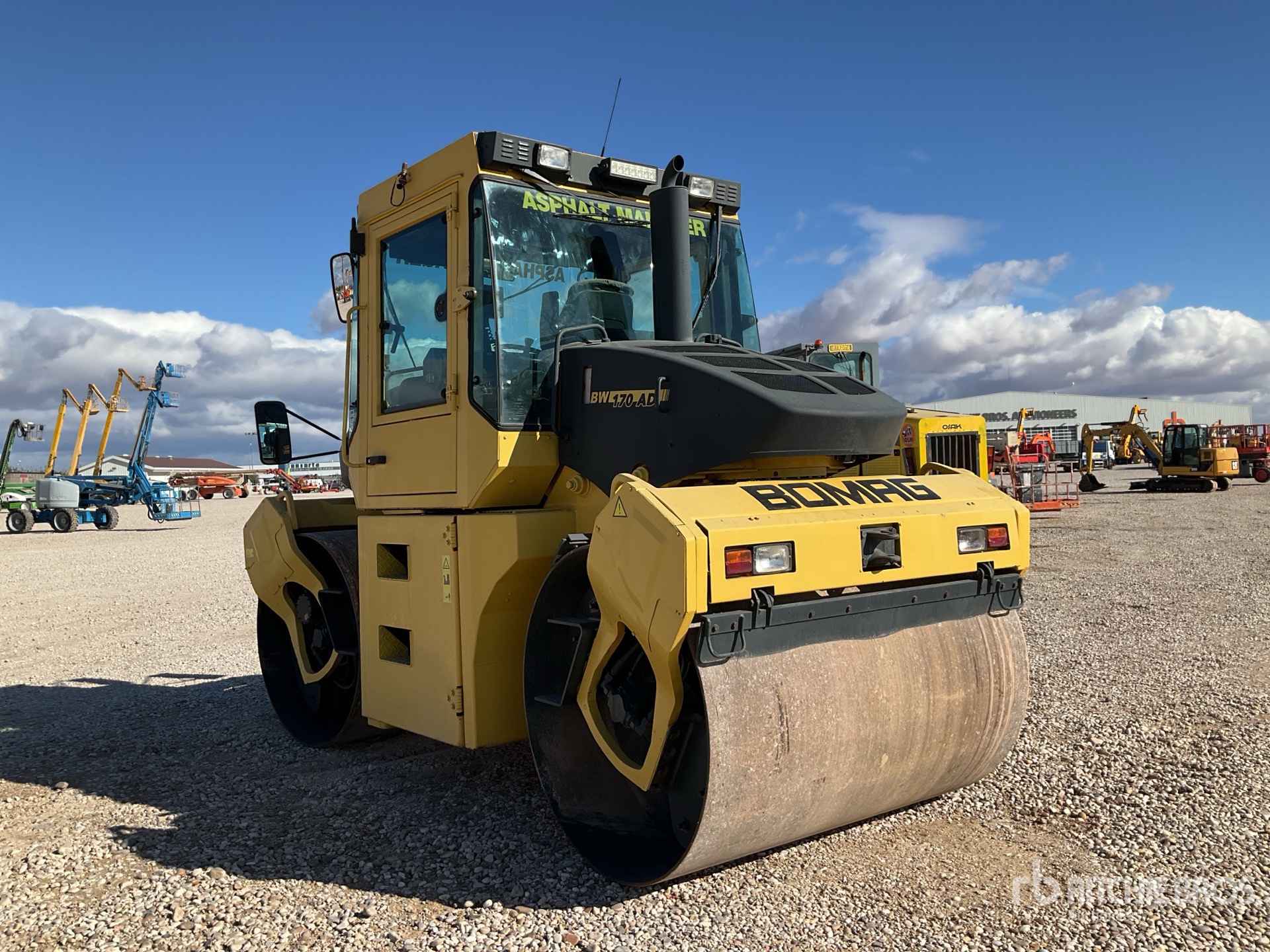 General Appearance with Foto, angolo posteriore sinistro