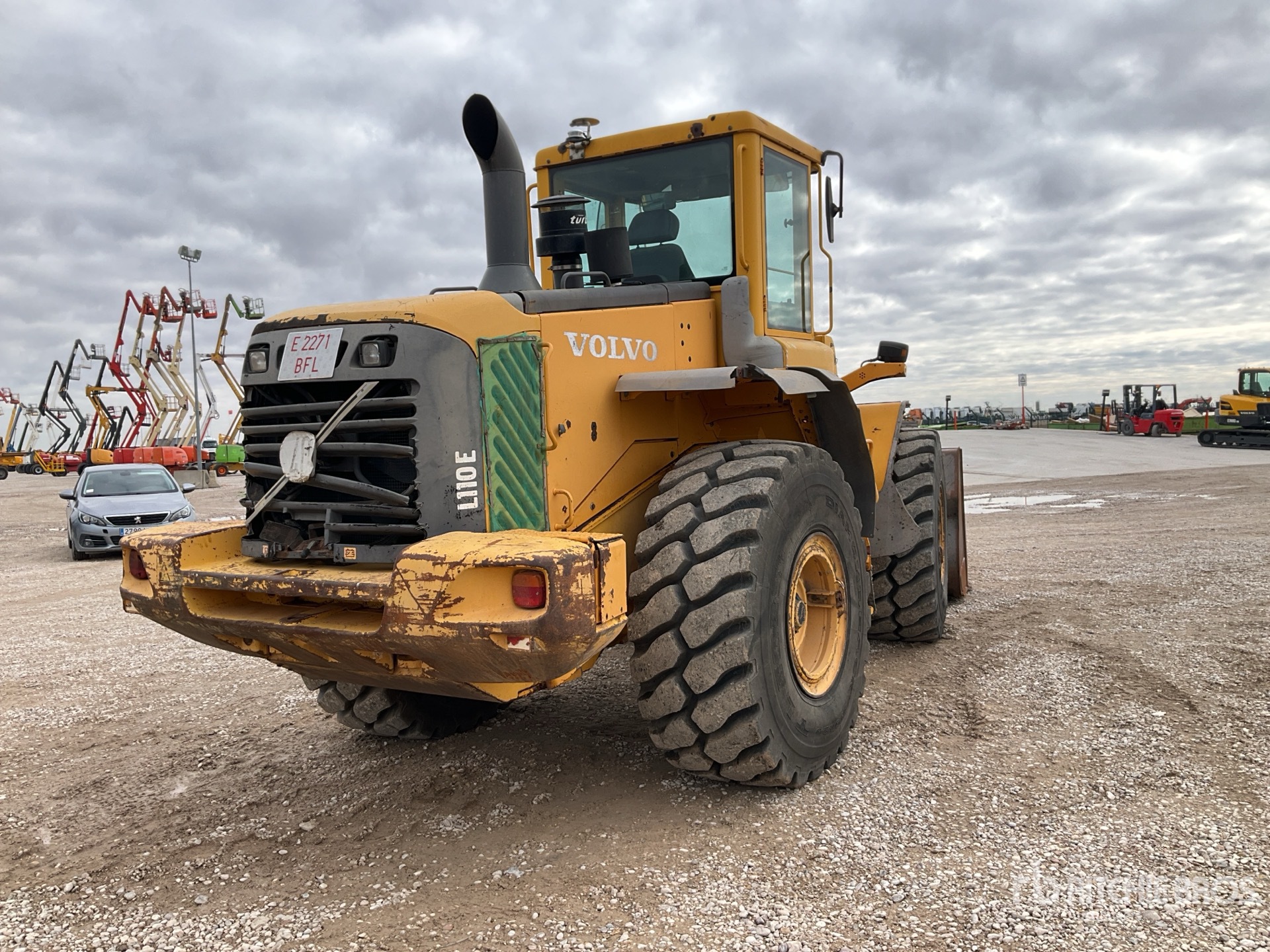 General Appearance with Picture, Right Rear Corner