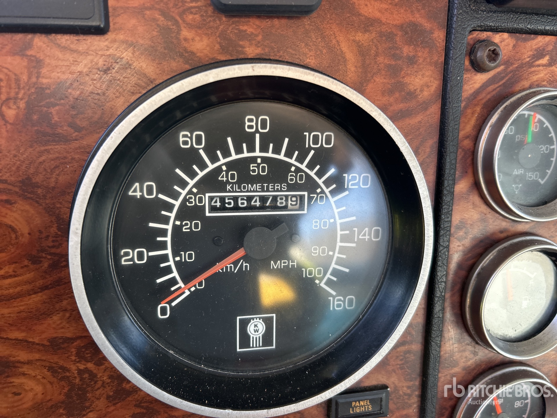 General Appearance with Horímetro / Odómetro