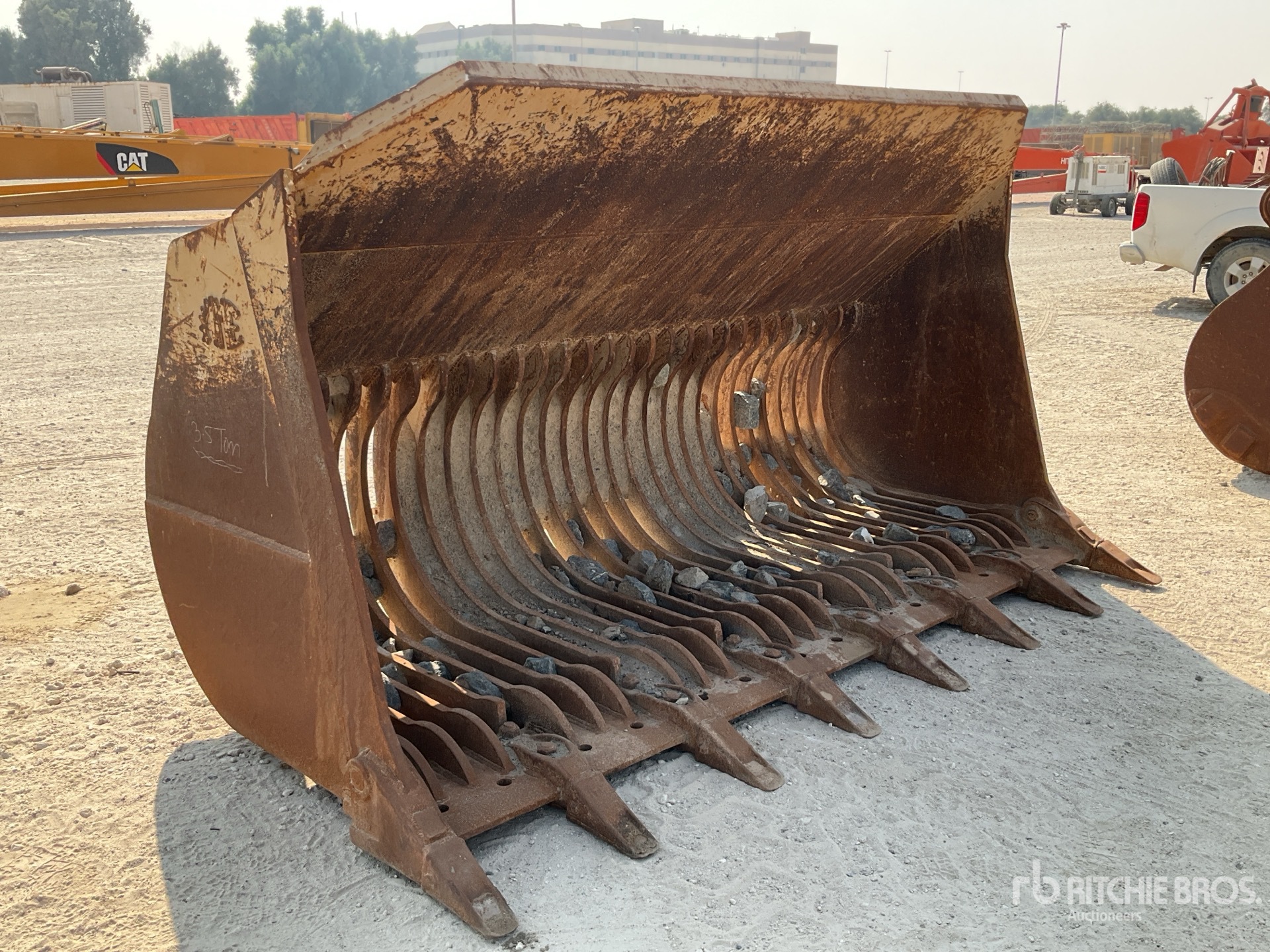 General Appearance with Bild, Ecke vorne rechts