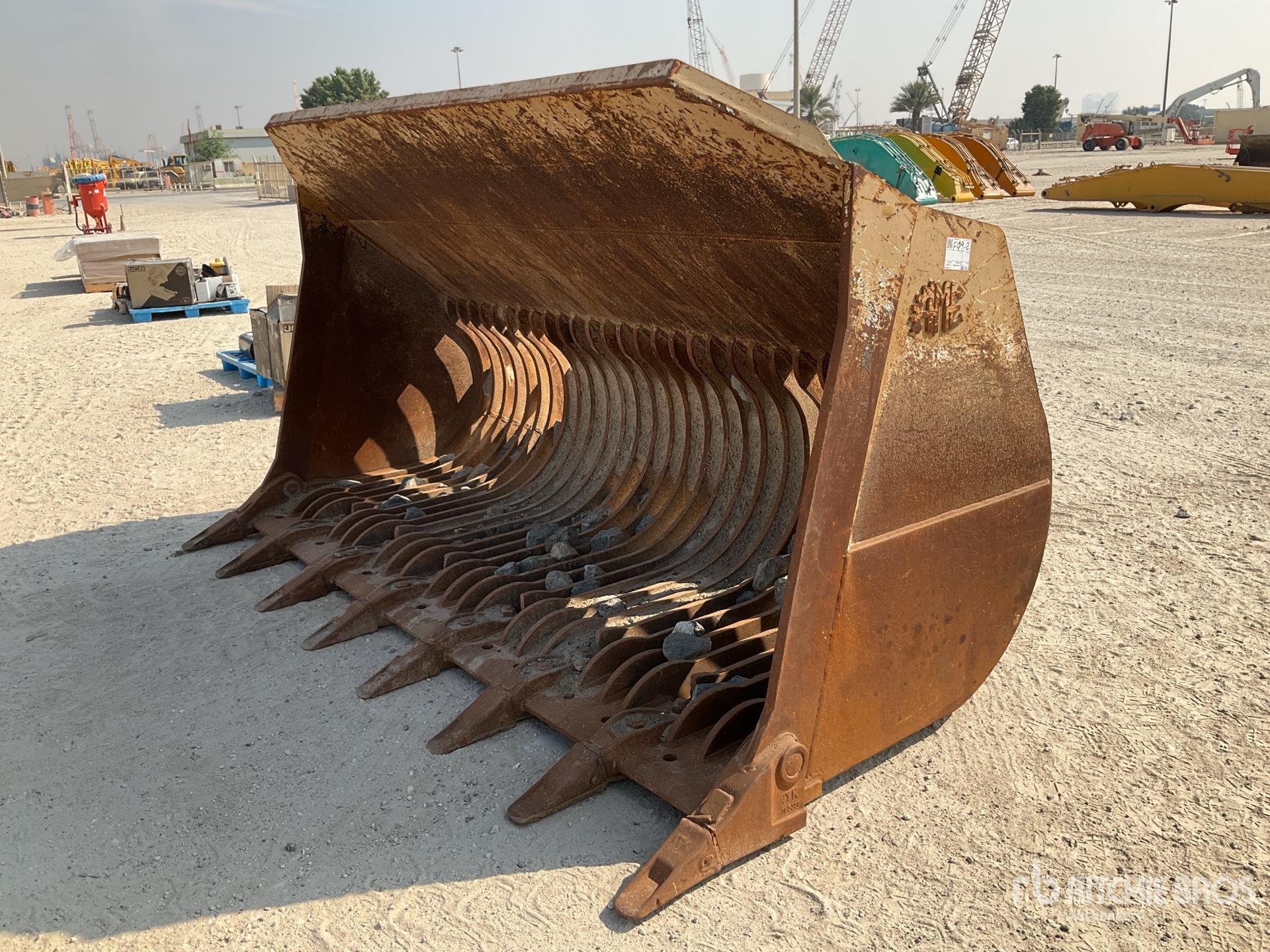 General Appearance with Bild, Ecke vorne links