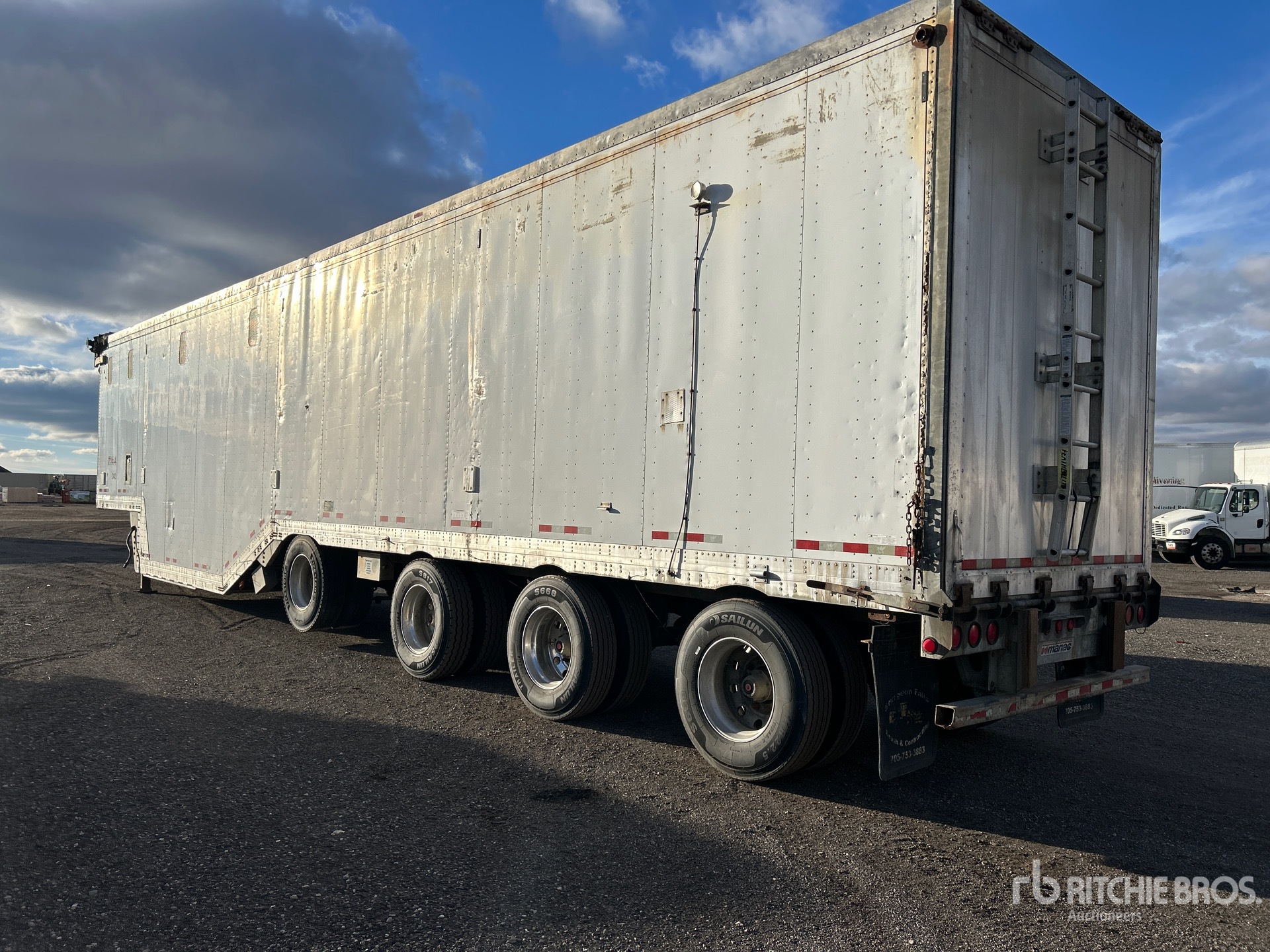 General Appearance with Bild, Ecke hinten links