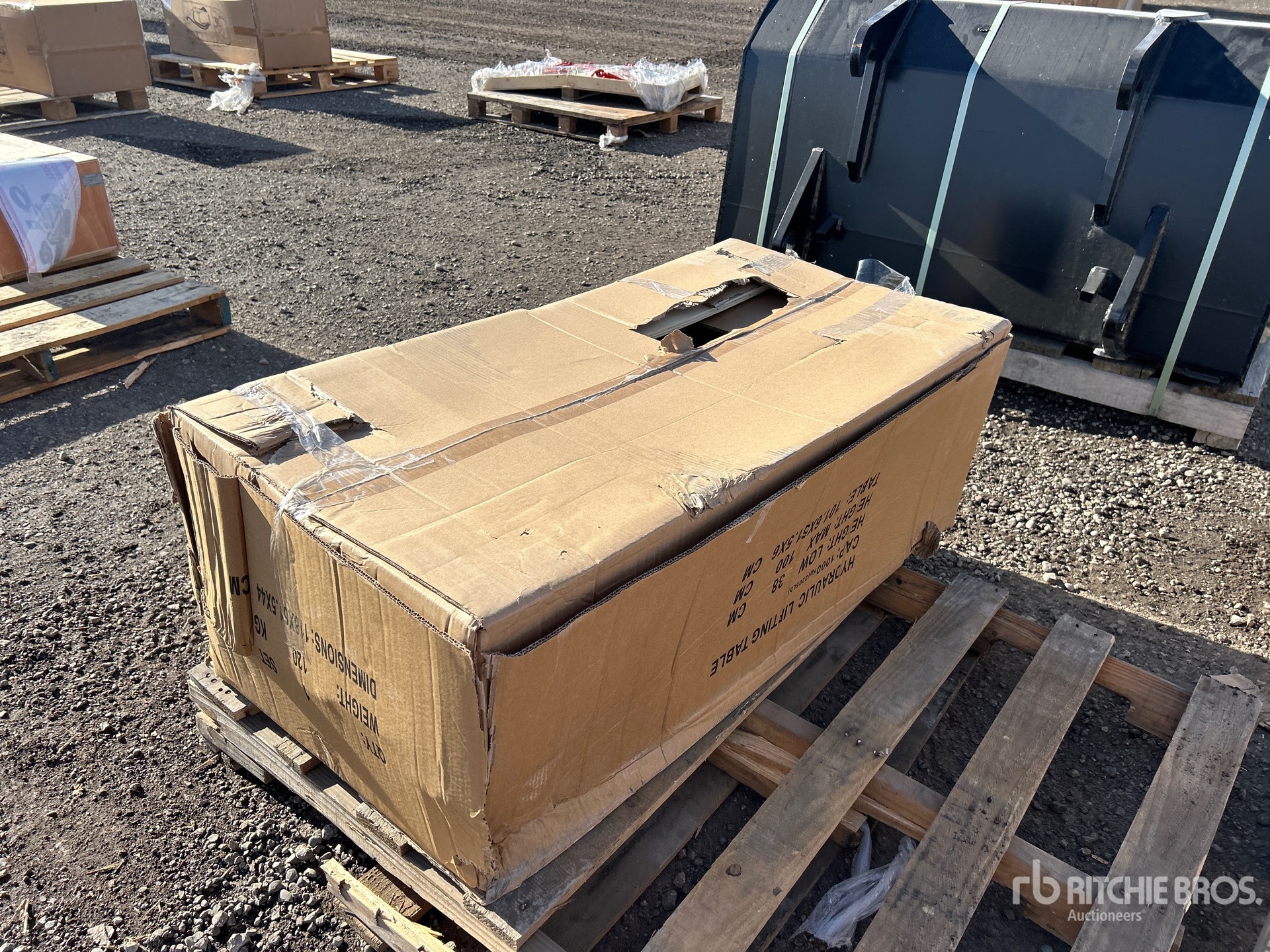 General Appearance with Bild, Ecke vorne rechts