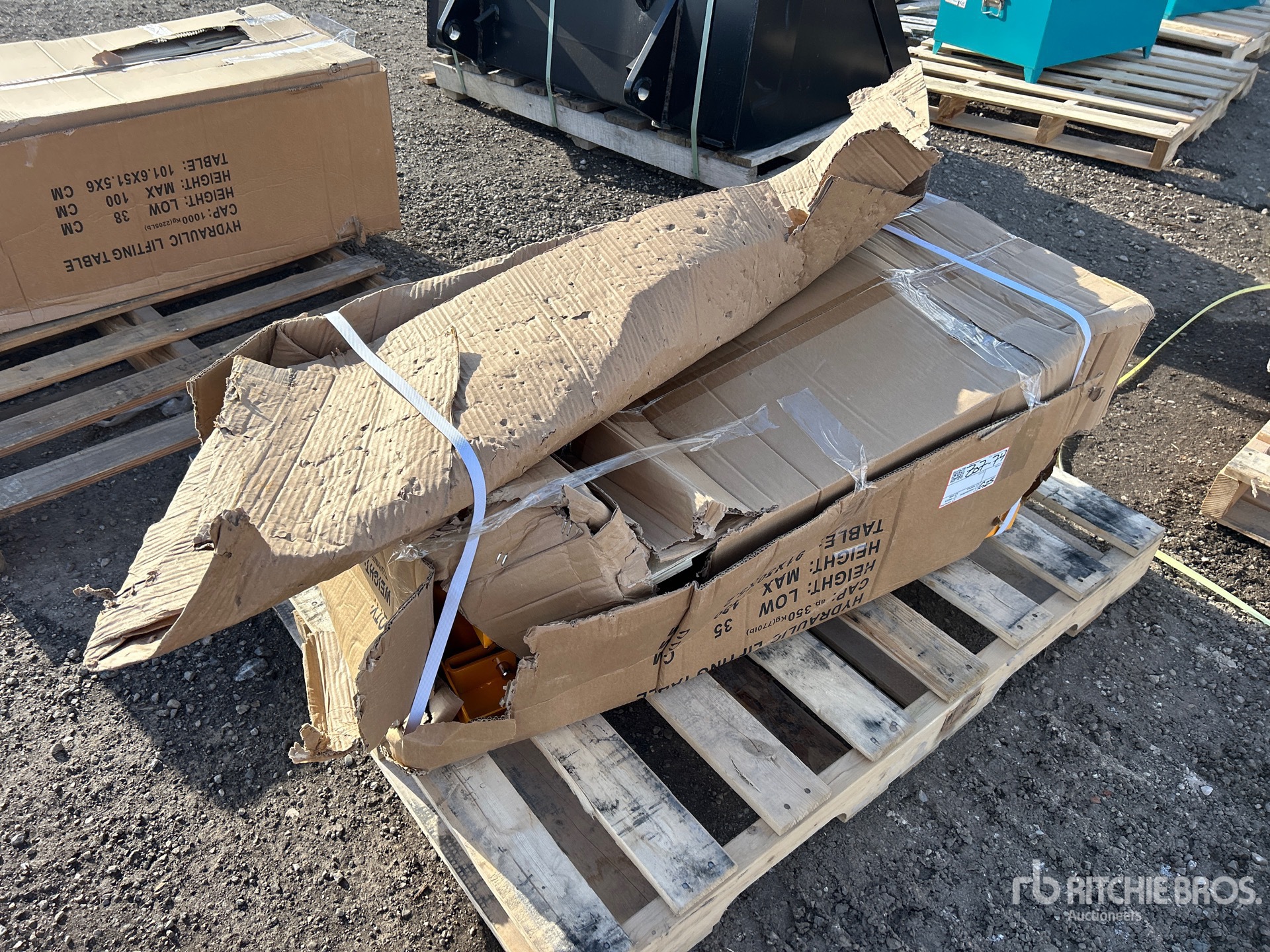 General Appearance with Bild, Ecke vorne rechts