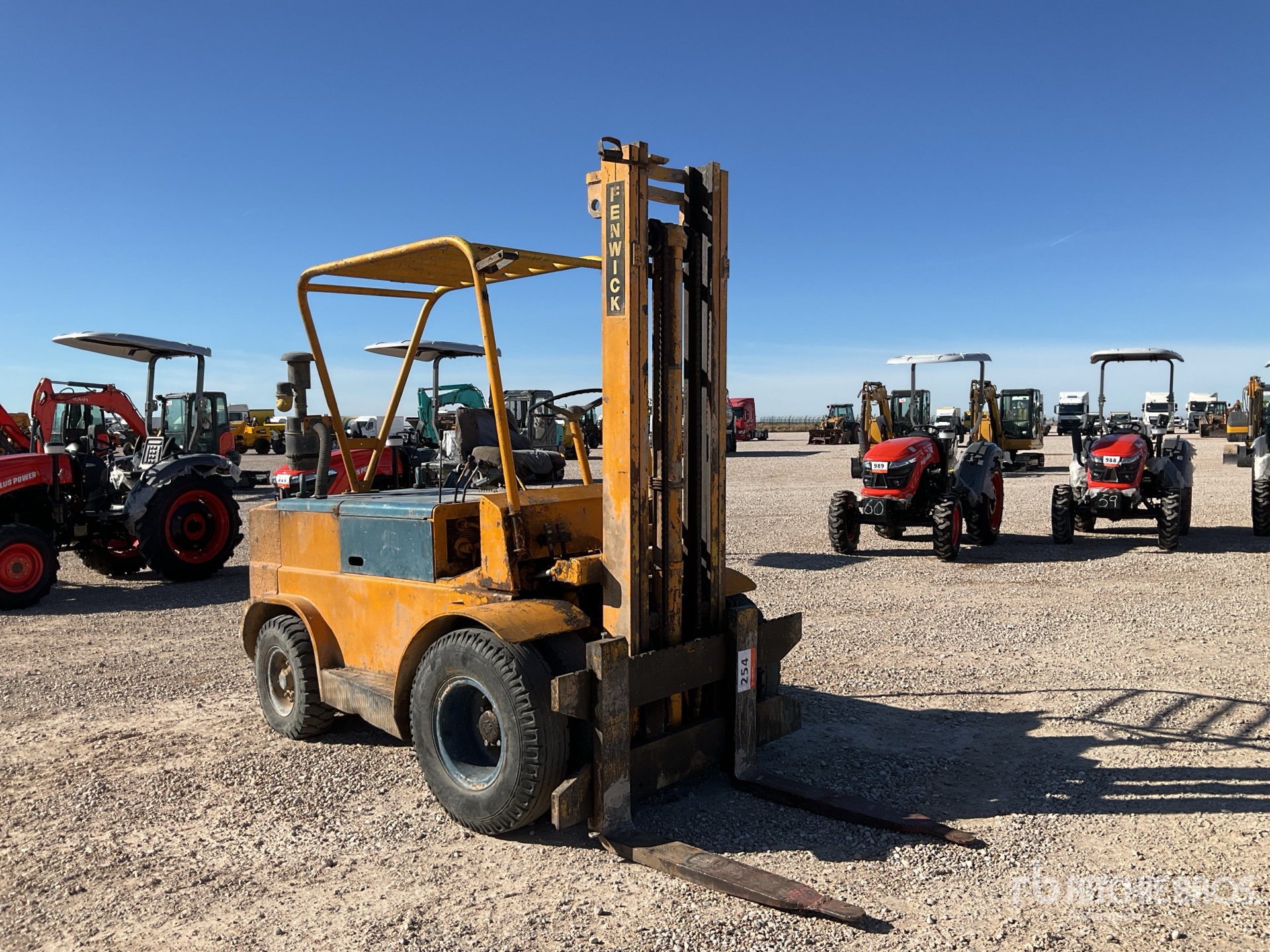 General Appearance with Picture, Right Front Corner