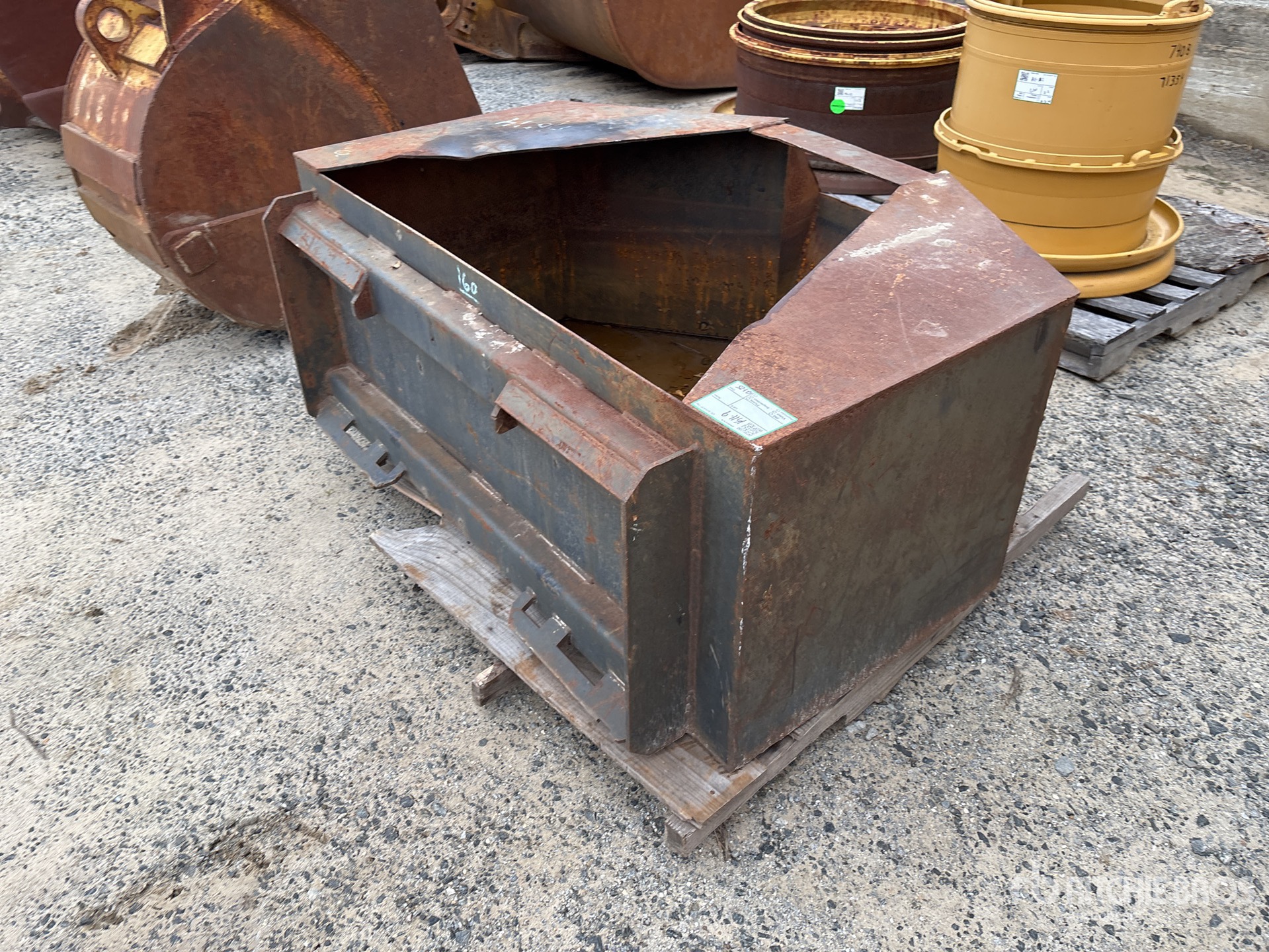 General Appearance with Picture, Right Rear Corner