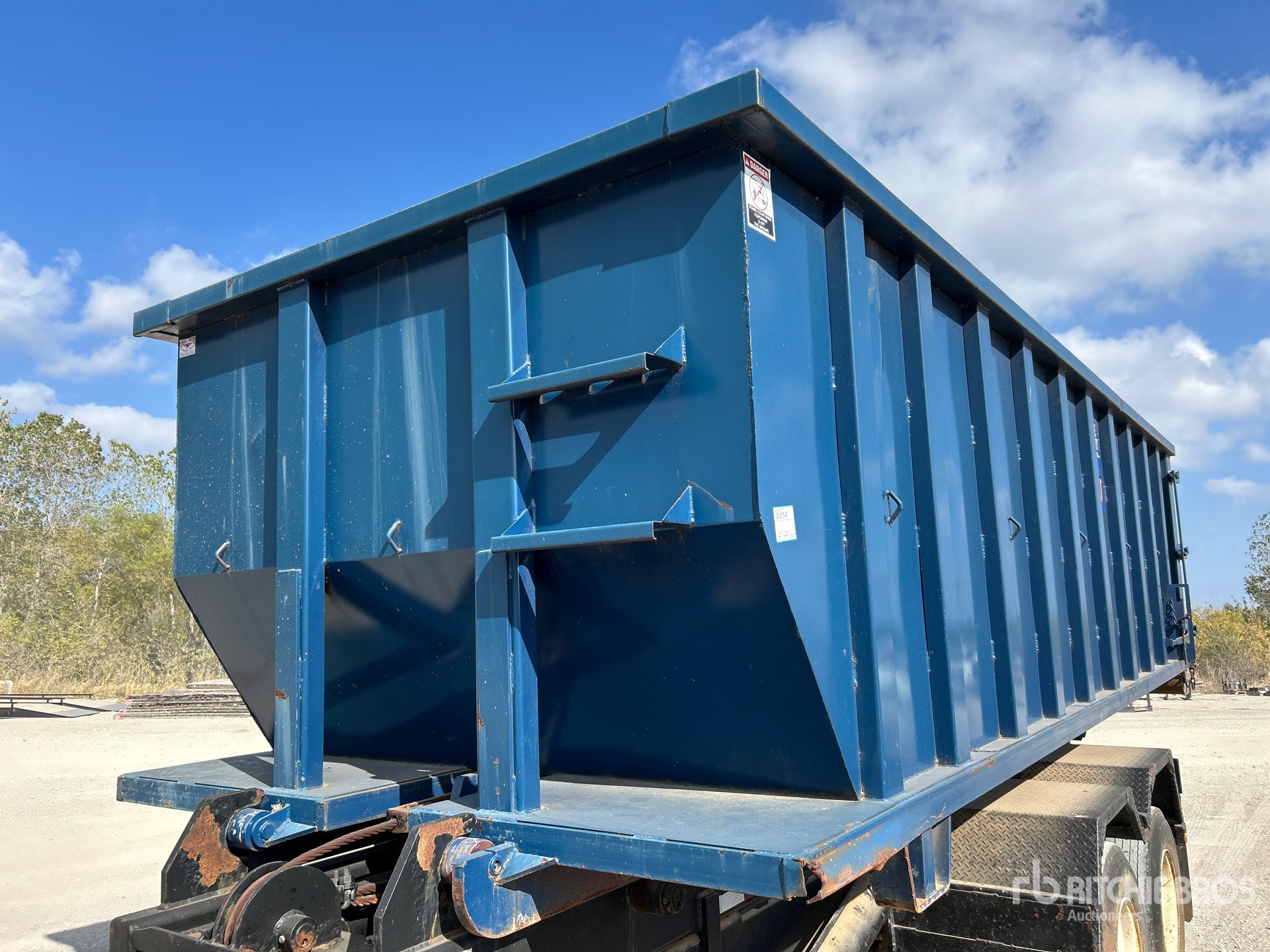 General Appearance with Foto, angolo anteriore sinistro