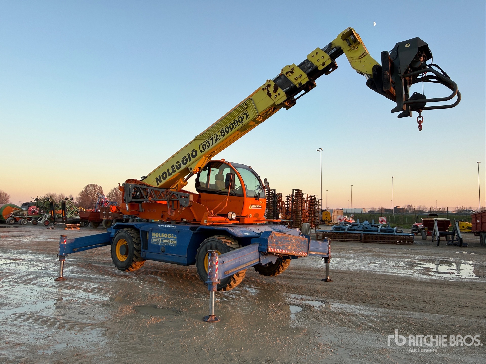 General Appearance with Bild, Ecke vorne rechts