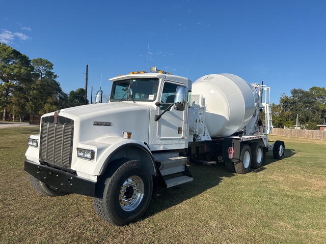2001 Kenworth W900 8x4 Mixer Truck