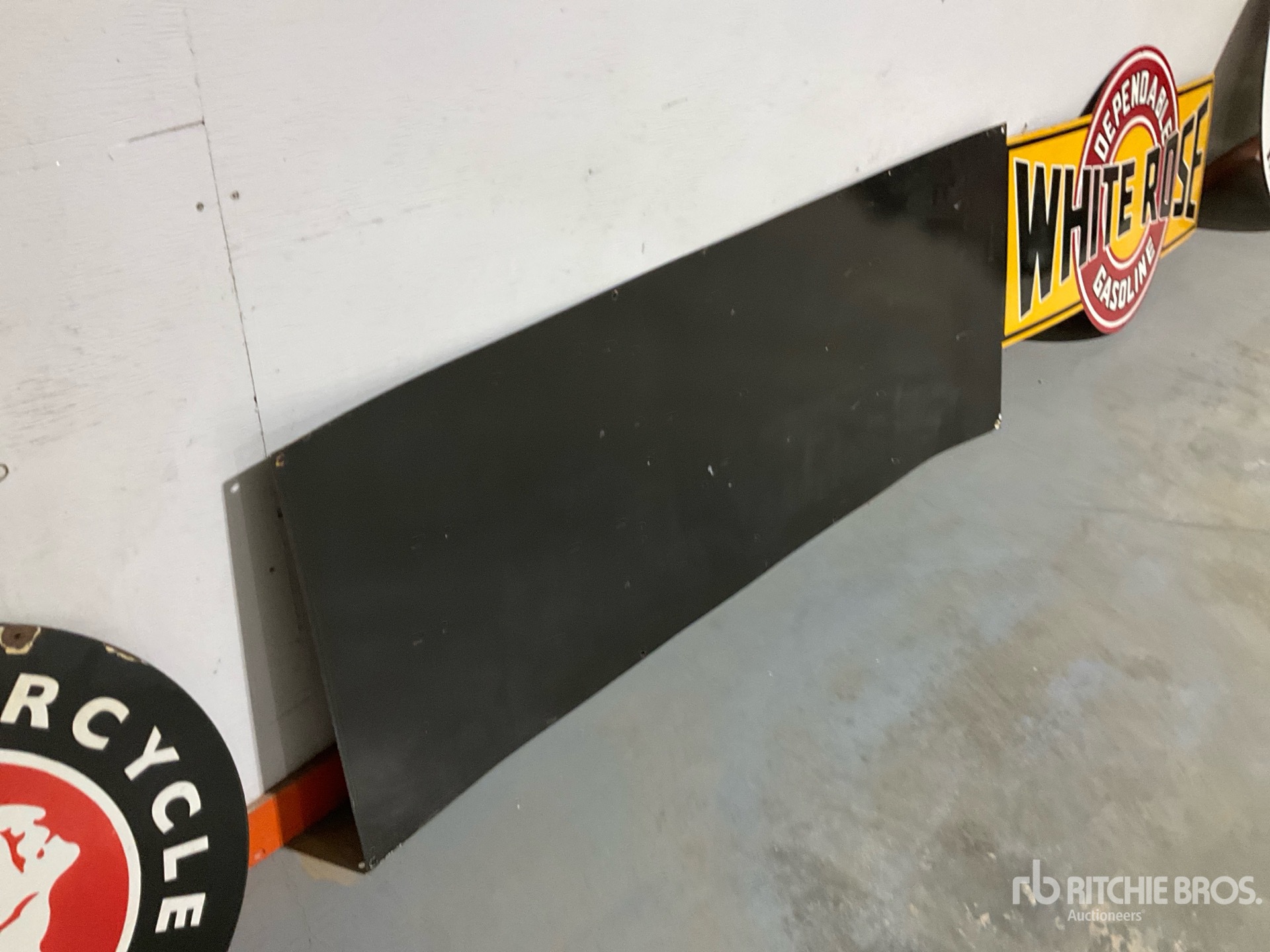 General Appearance with Bild, Ecke hinten rechts