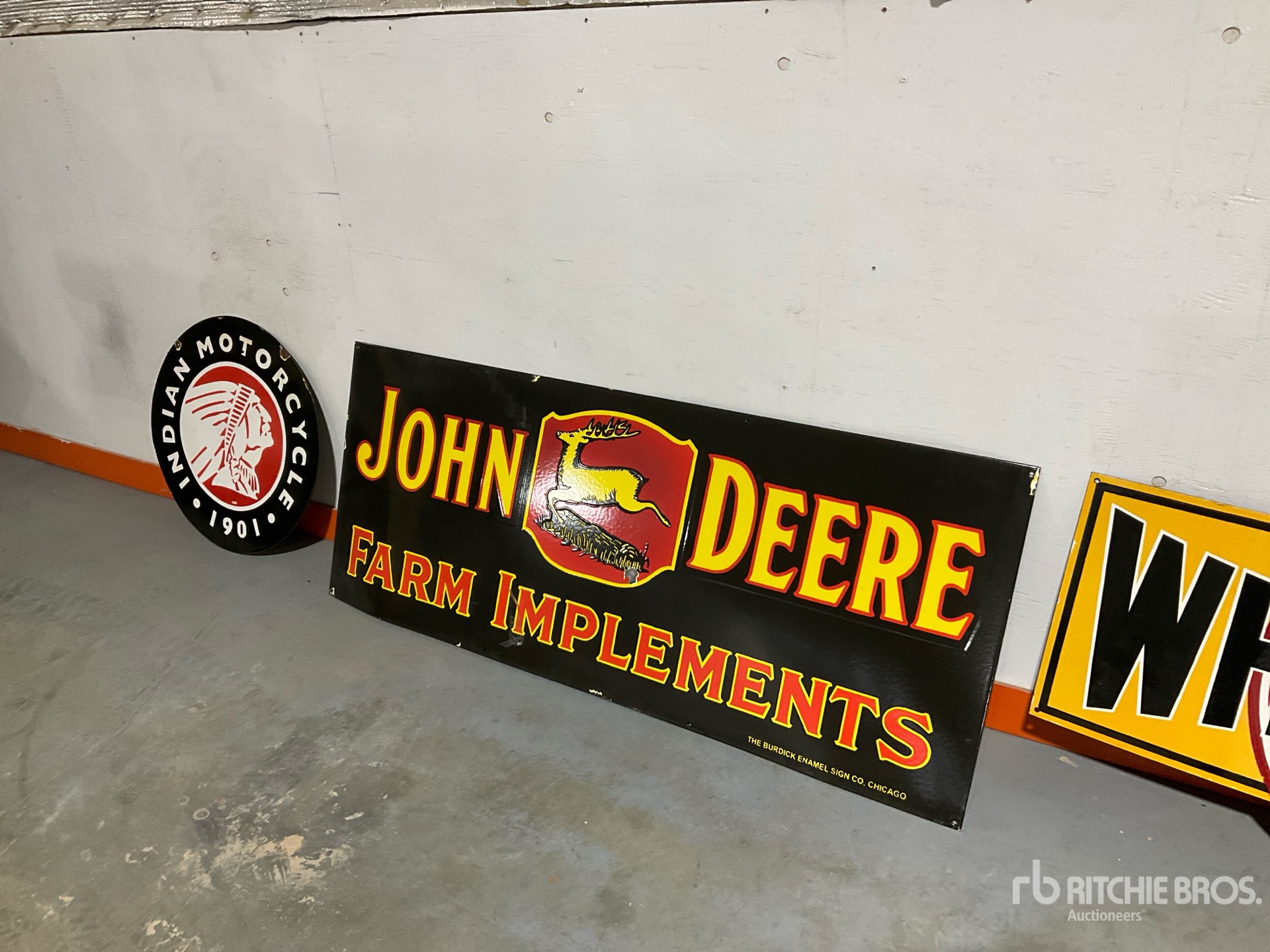 General Appearance with Bild, Ecke vorne links