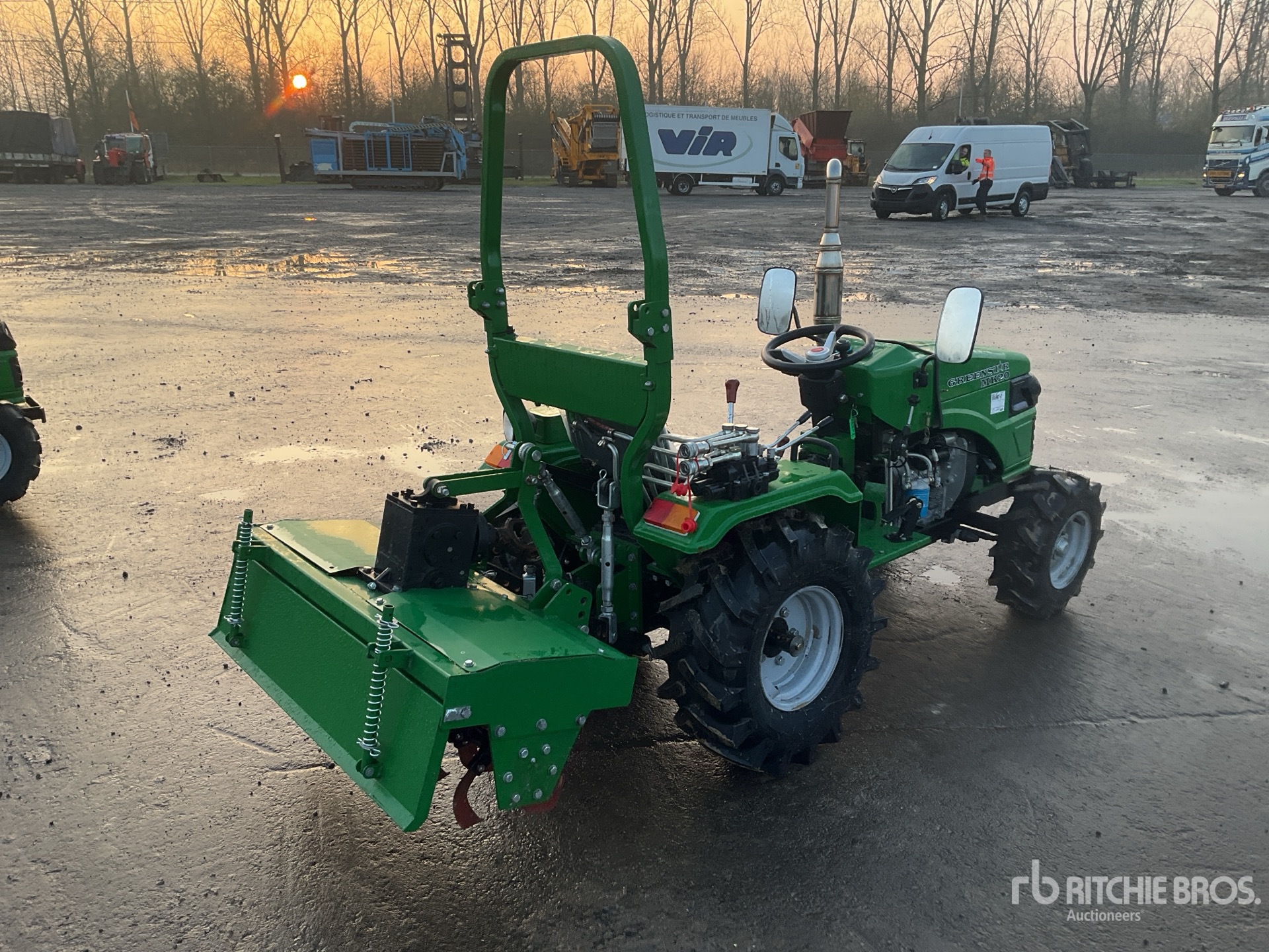 General Appearance with Picture, Right Rear Corner