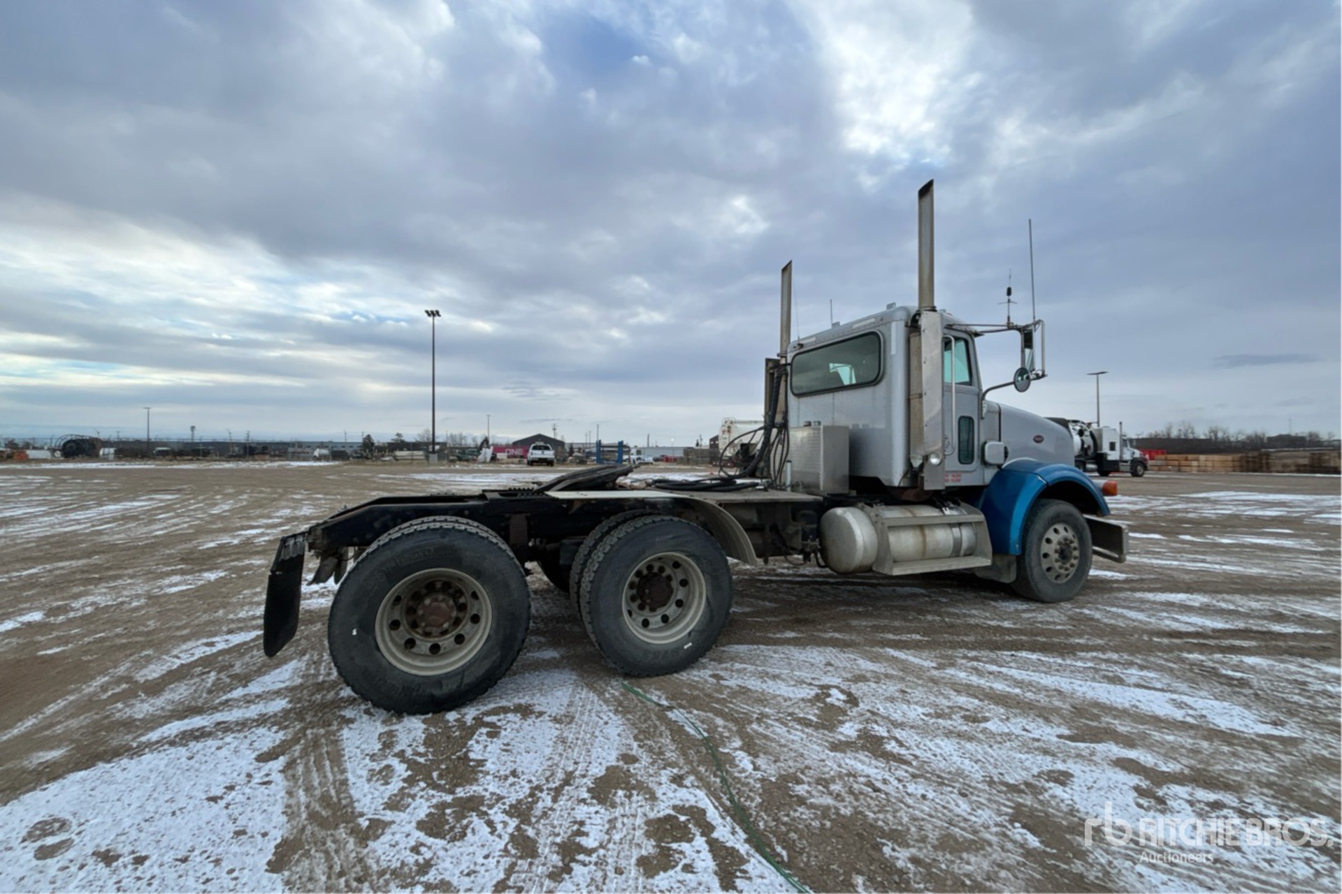 General Appearance with Imagen: esquina trasera derecha