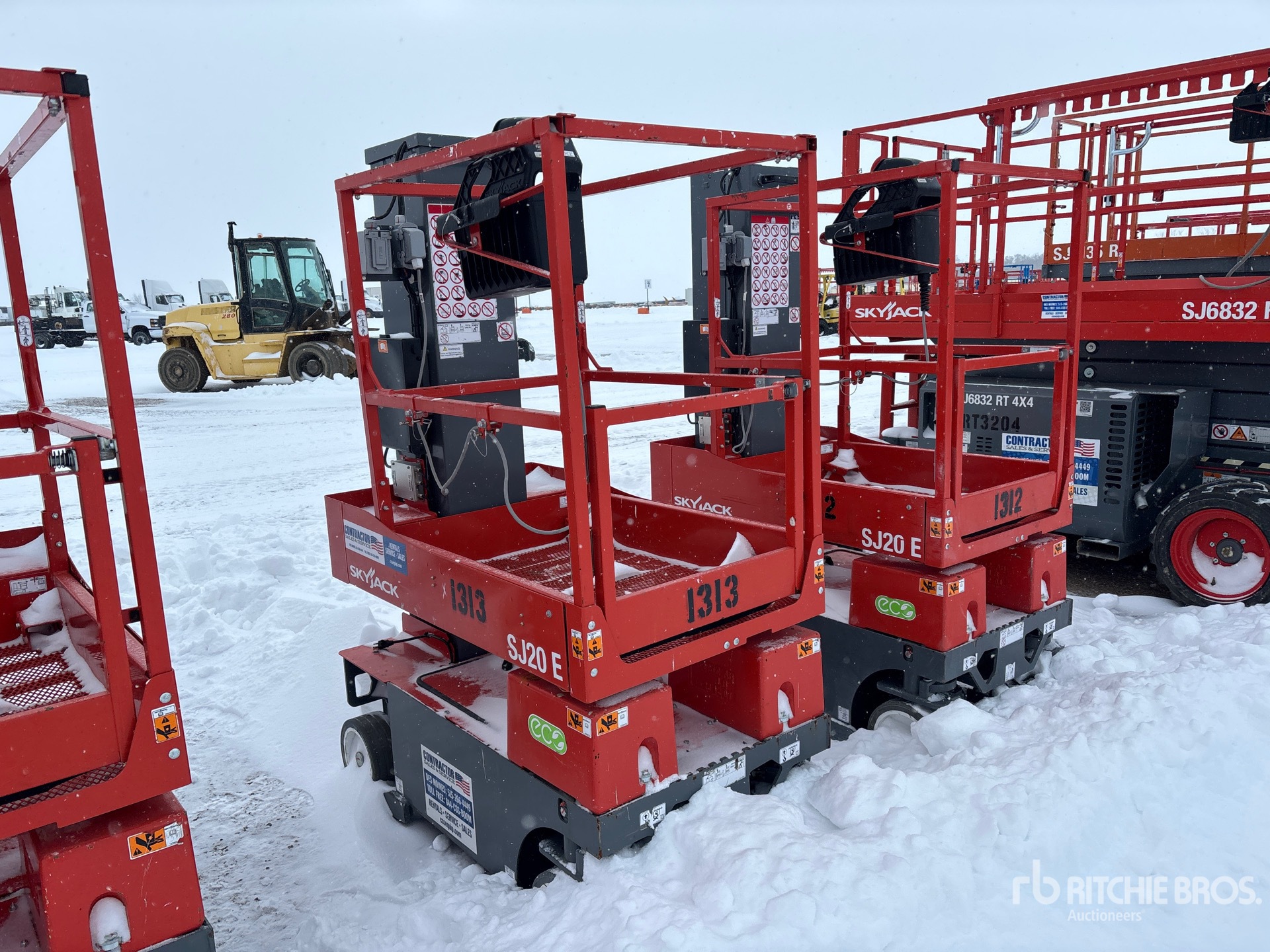 General Appearance with Foto, angolo posteriore sinistro